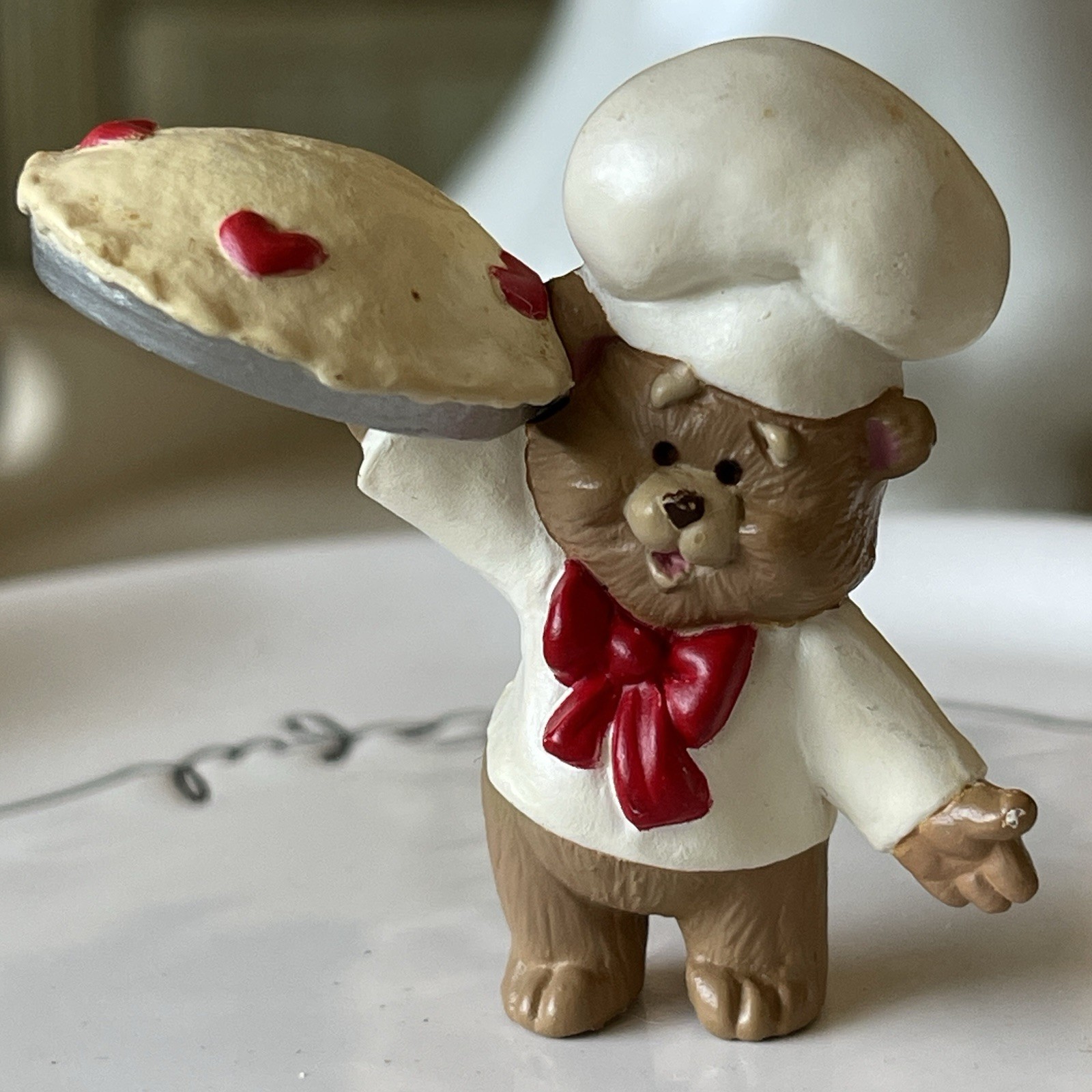 Hallmark Valentine’s Day Merry Miniature 1989 Teddy Bear Baker Chef Pie 2″