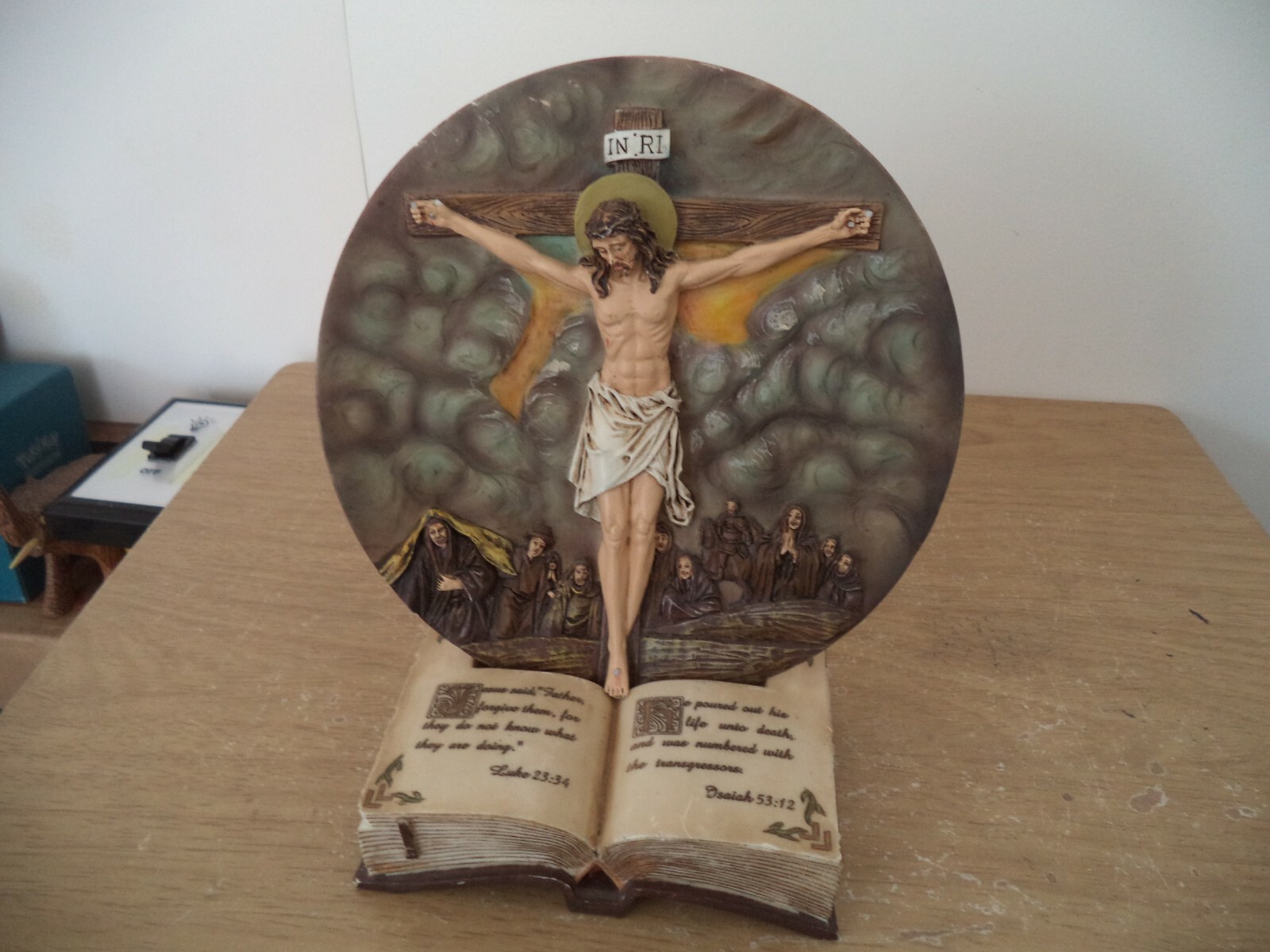 JESUS PLATE PERCHED IN BIBLE HOLDER 8″ TALL 7 1/2″ WIDE SEE PICTURES