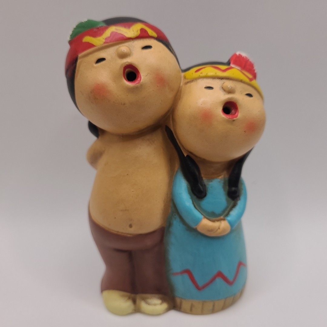 1964 NY World’s Fair Souvenir Hand Painted “It’a a Small World” Chalkware 4.5″