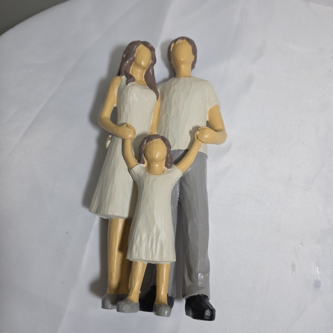 Family Of 3 Hand Painted Figurine Statue Mom Dad Daughter MOTHER FATHER GIRL