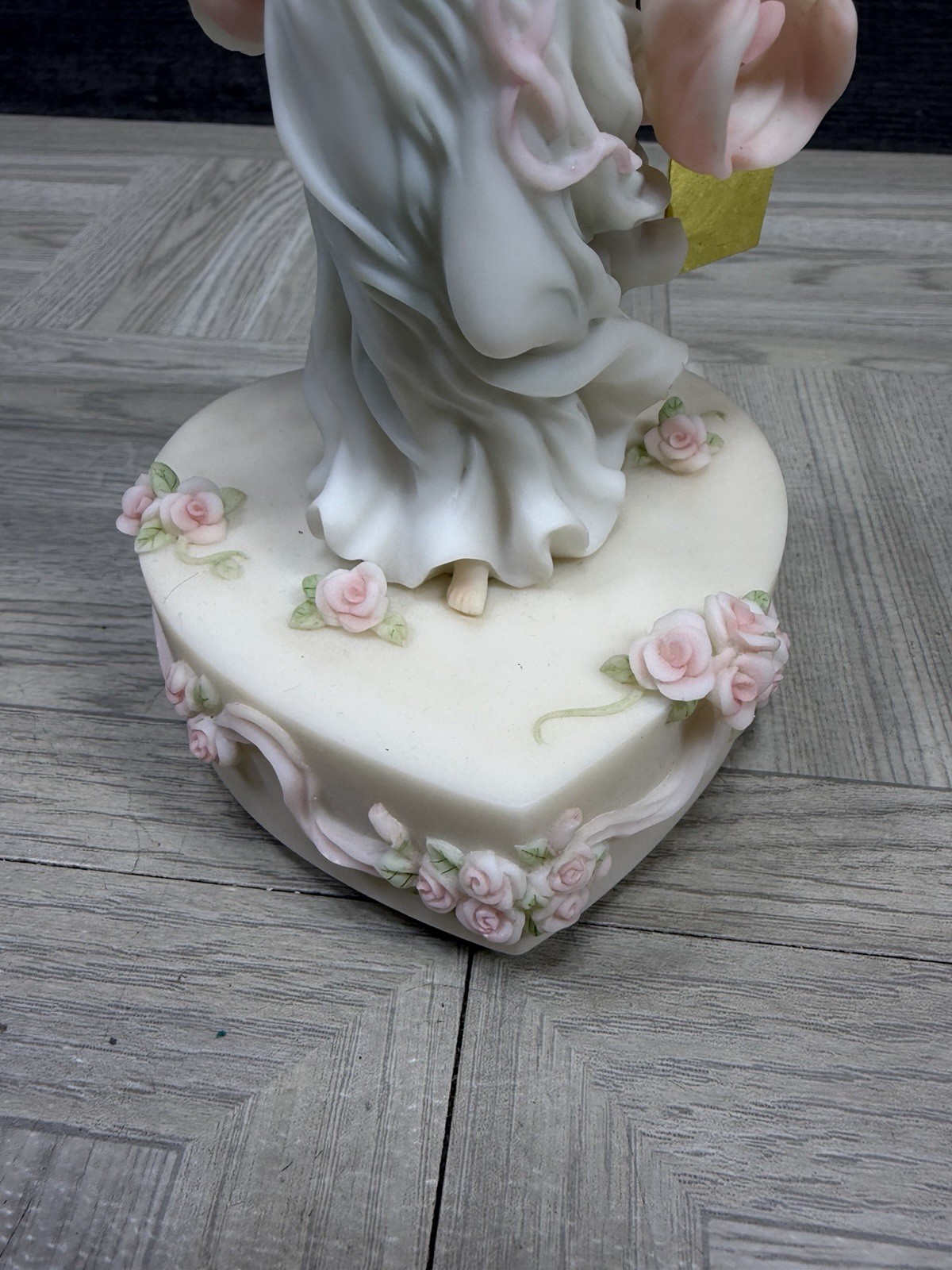 seraphim classics angels musical Statue Pink Heart Roman