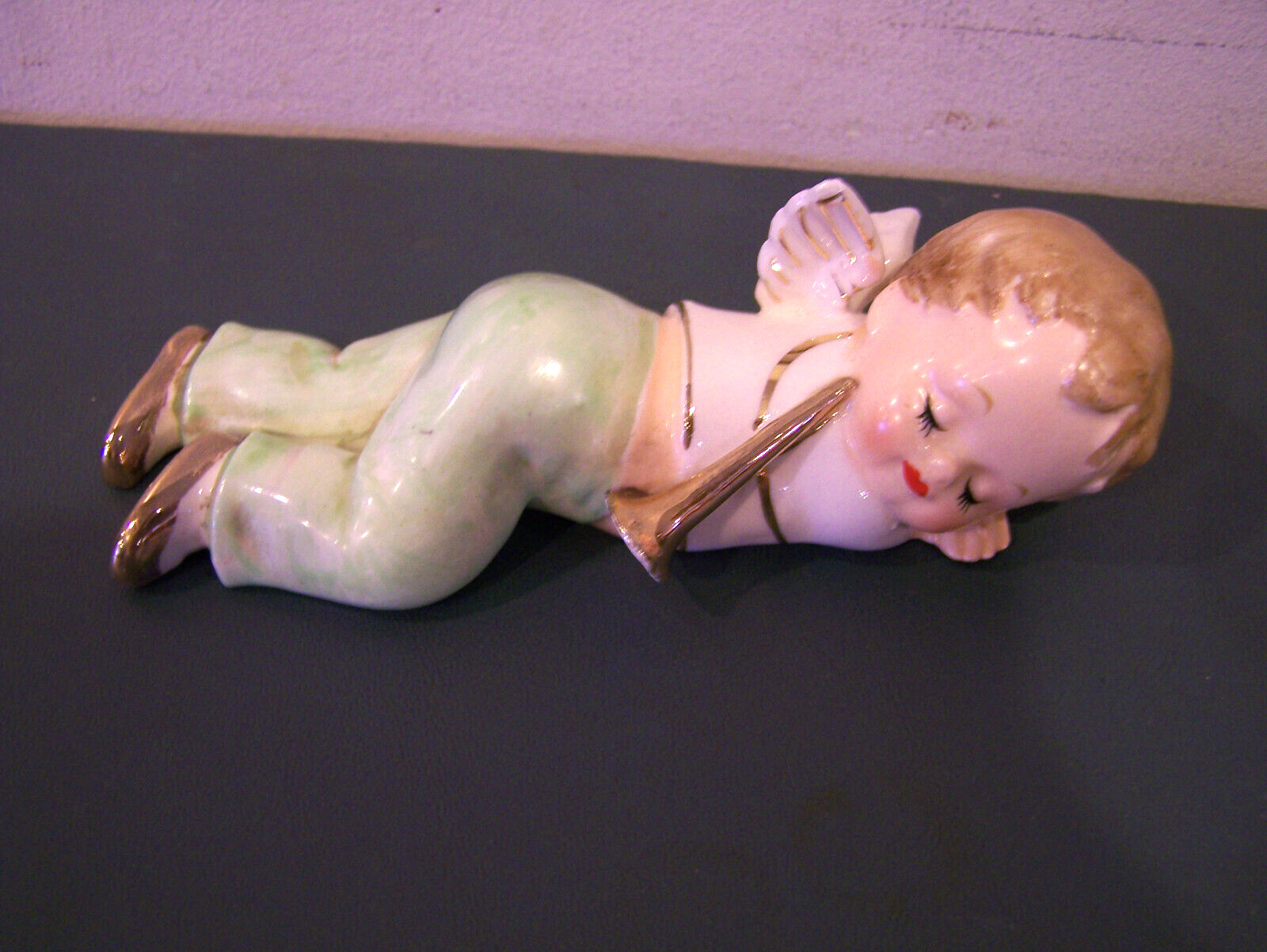 SLEEPING BUGLE BOY CHERUB ANGEL PORCELAIN FIGURAL WALL DECOR FIGURINE
