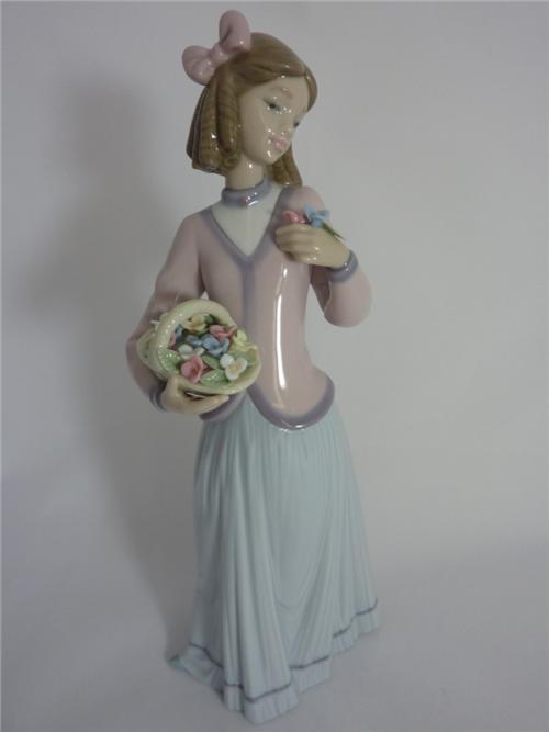 Lladro Innocence In Blossom (7644) Figurine Excellent Box