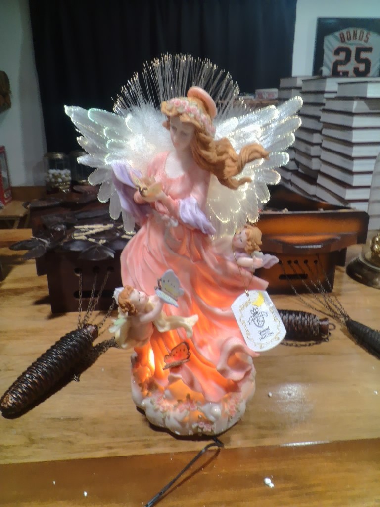STUNNING Giovanni Giftware Collection Color Change Light Up Filagree Angel