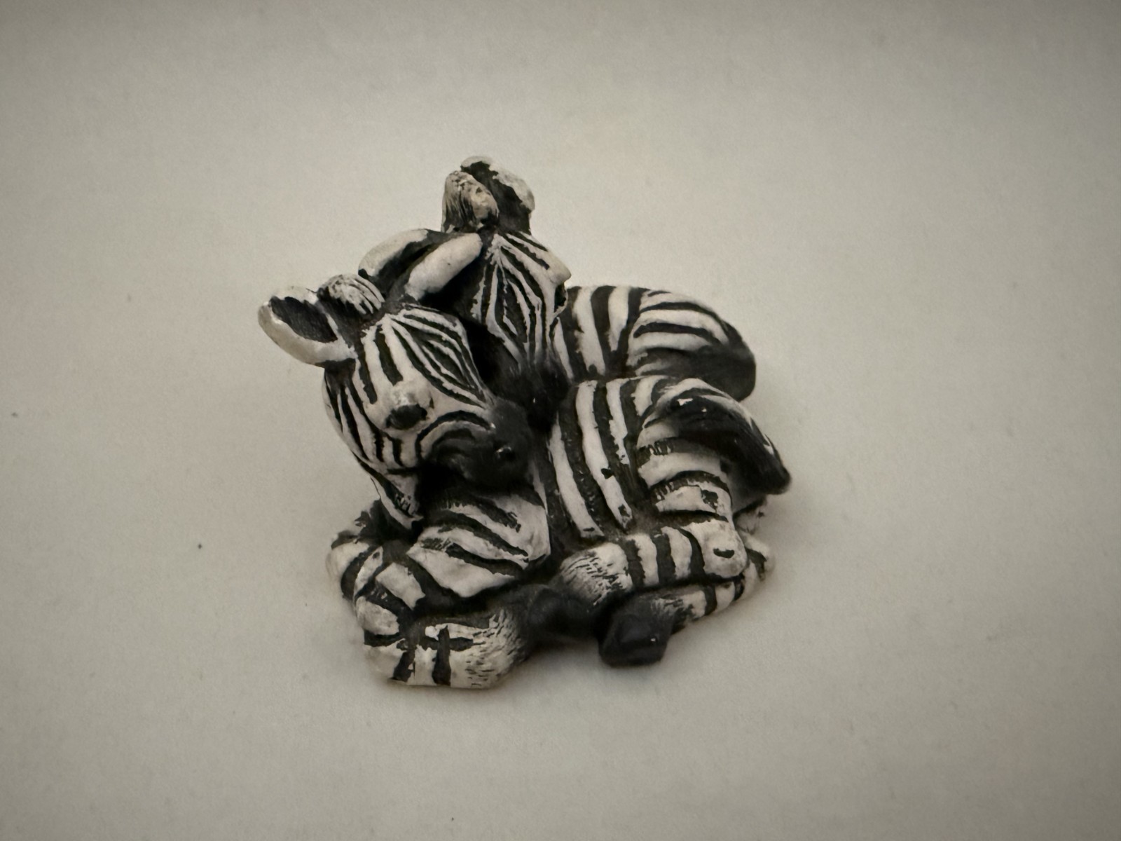 Vintage Stone Critter Littles ZEBRA COUPLE Figurine Display 2.5″ – Made in USA