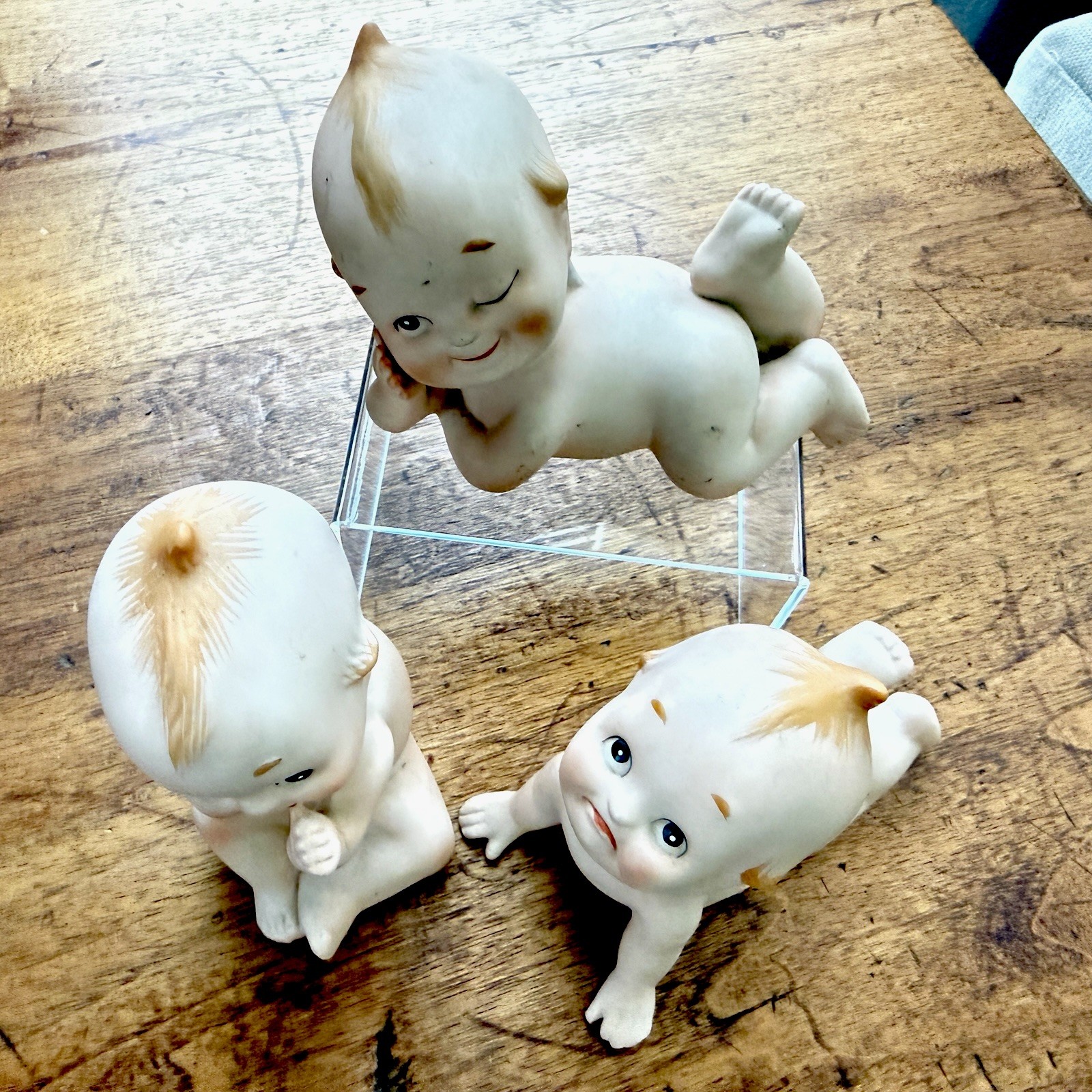 Vintage Lefton Piano Babies Figurine Trio Frowning Winking Sucking Thumb KW228