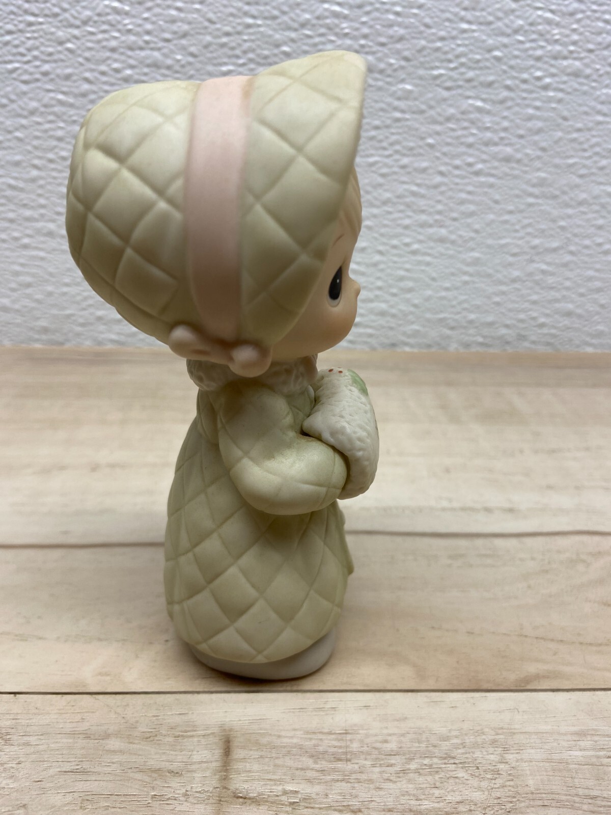 Vtg 1986 Enesco Presious Moments Wishing You A Cozy Christmas Figurine