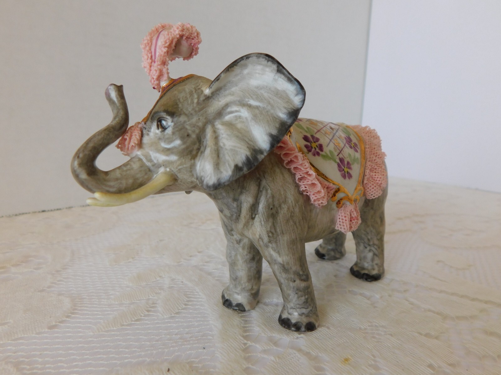 MULLER VOLKSTEDT IRISH DRESDEN FIGURE PORCELAIN LACE – CIRCUS ELEPHANT +BLANKET