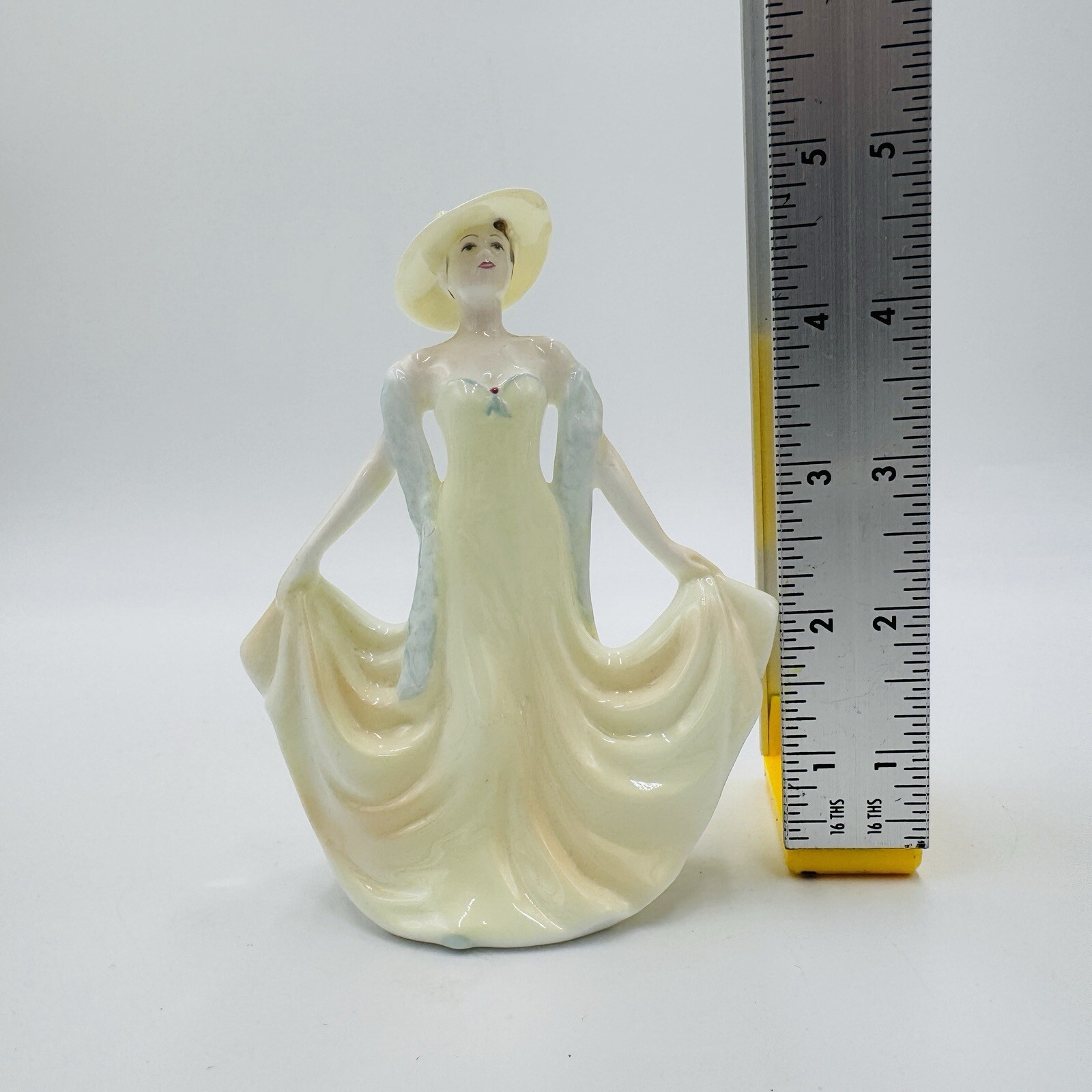 Coalport Porcelain England Heart To Heart Encore Fashion Lady Figurine 5in