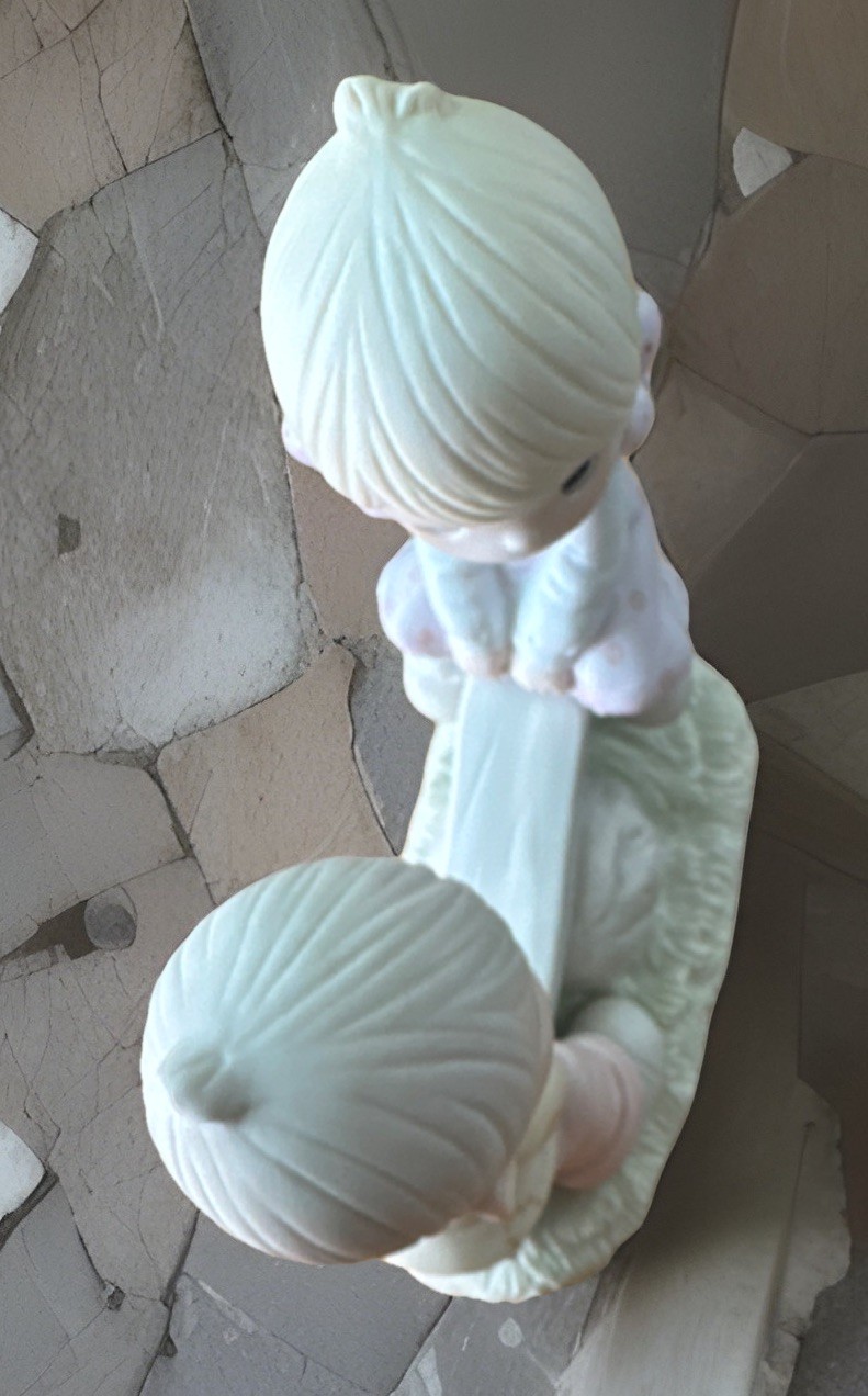 Jonathan & David Porcelain Figurine 1978 Love Lifted Me Children Matte Finish