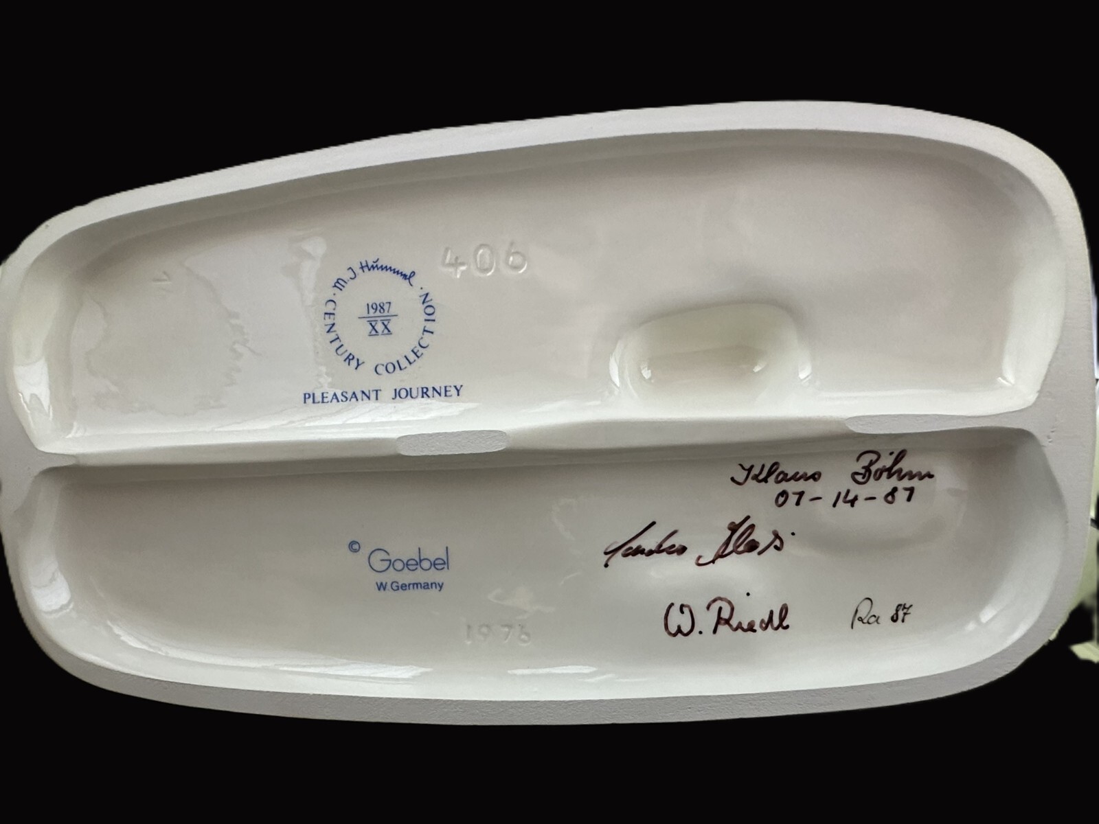Hummel “PLEASANT JOURNEY” HUM #406, Signed!!!, 6.25 in, Mint, original box