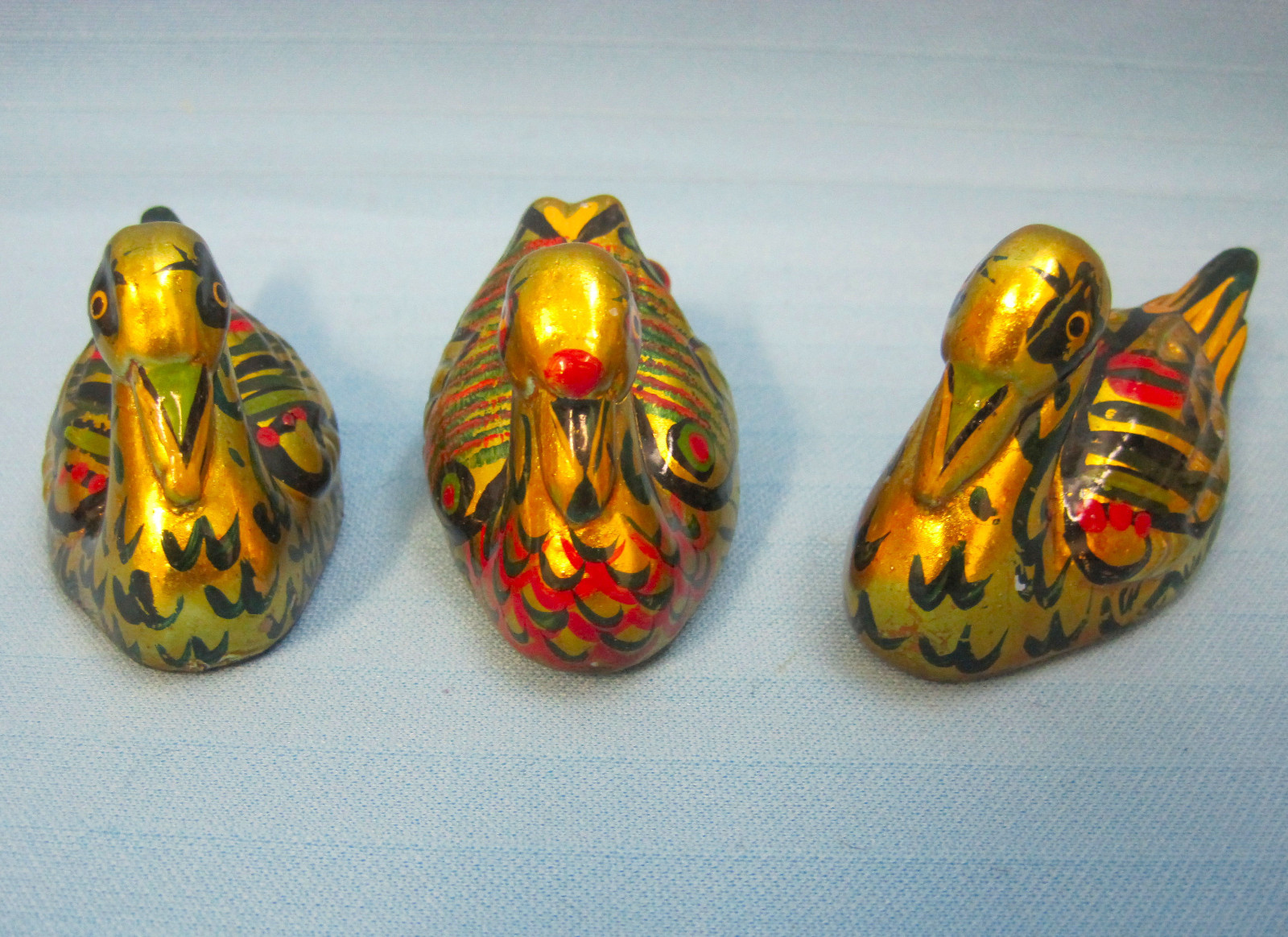 Swans Ducks Birds Folk Art Miniature Figurines Ceramic 4″ Lot of 3 Gold