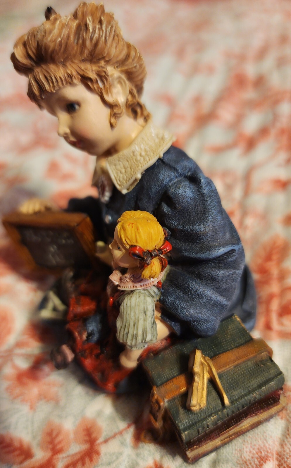 Boyds Yesterdays Child Dollstone Michelle with Daisy – Reading is Fun 1996. 
