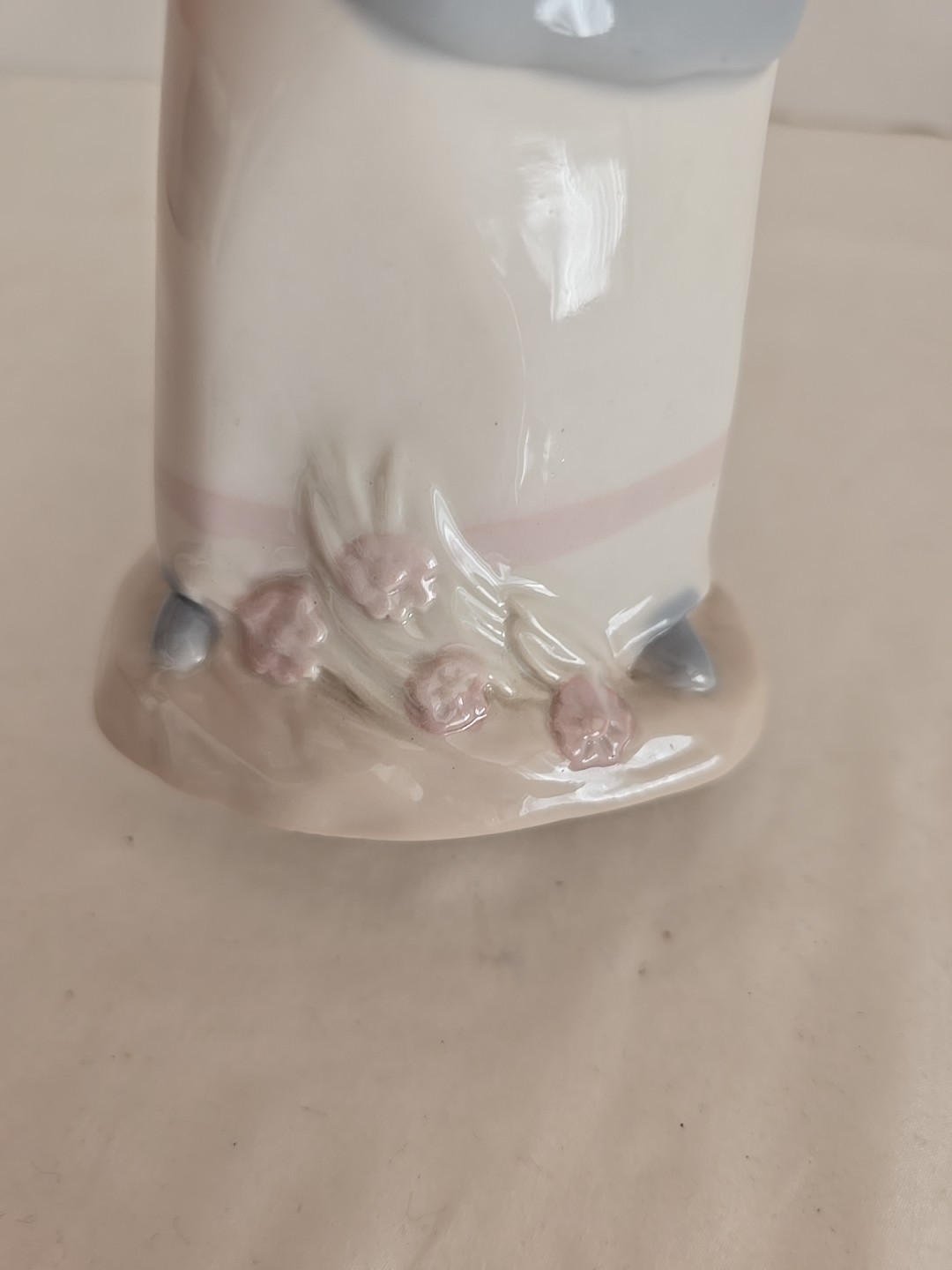 Vintage Lladro Nadal Porcelain Girl Holding Basket Figurine Made in Spain 10.5″T