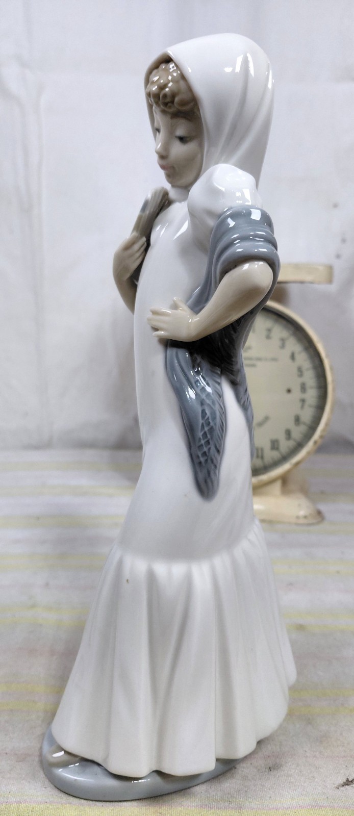 Vintage NAO by Lladro Madrid Girl with Fan Figurine Spain Porcelain Daisa 1980