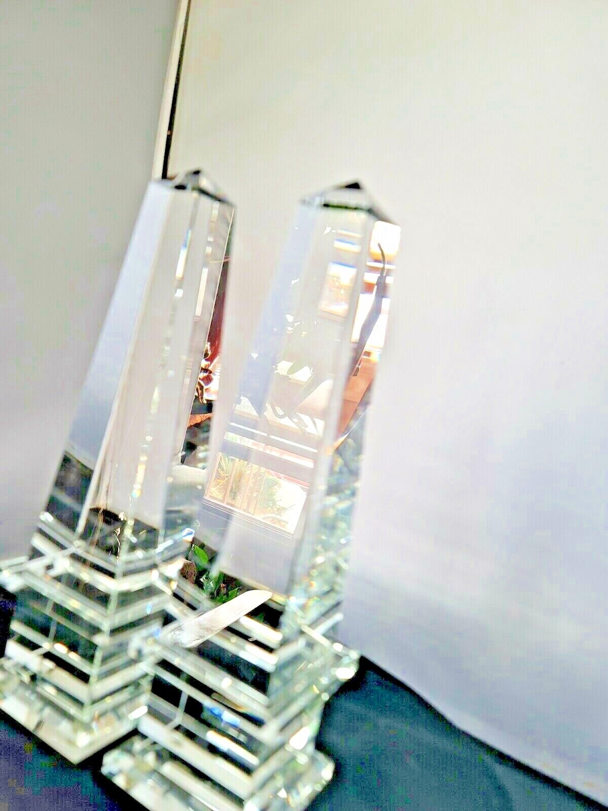 POINTED OBELISKS IN CLEAR CRYSTAL FORM PROVIDE HEALING POWERS