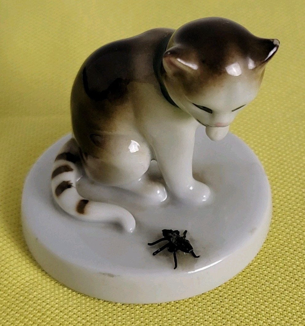 Vintage 2″ Porcelain Cat Playing With Bug Figurine – Germany