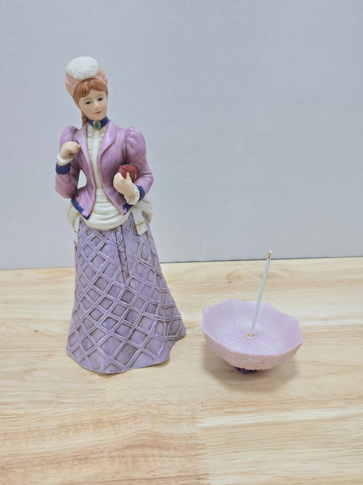 Home Interior “Miss Violet” Figurine Porcelain – 14502-98