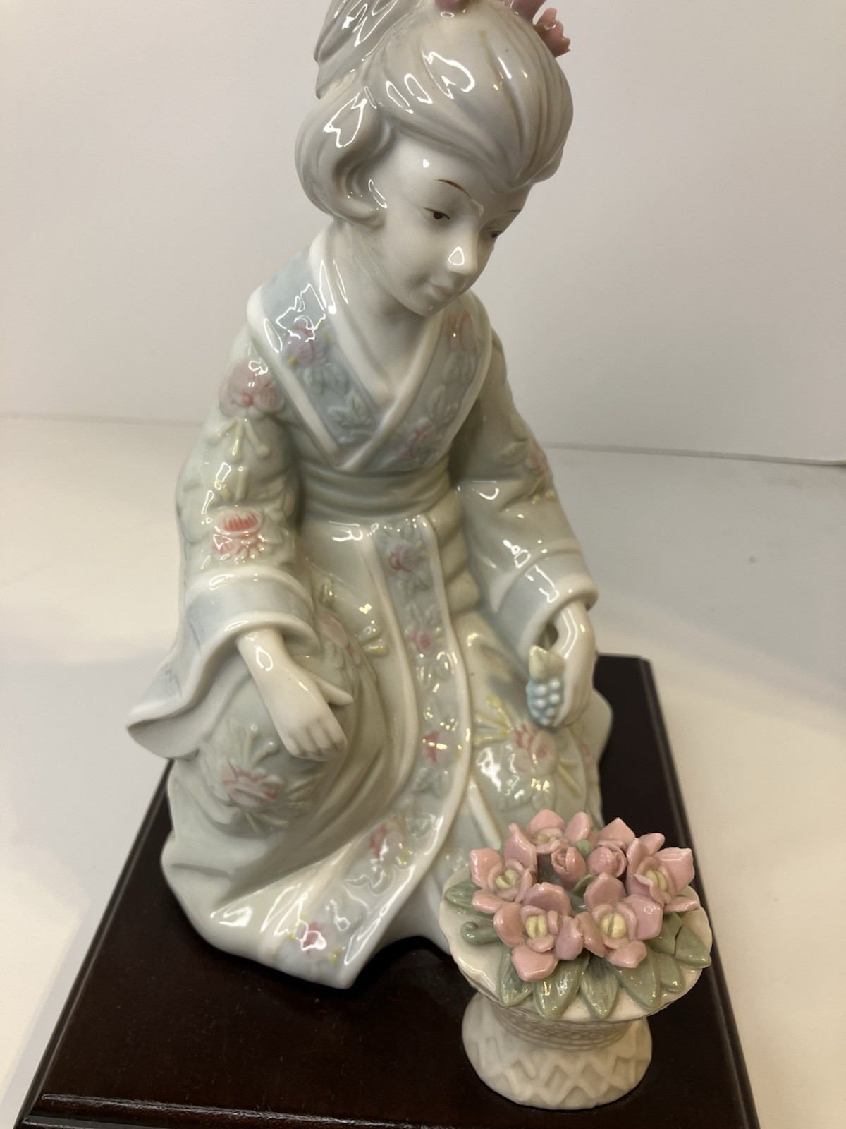 Vintage Porcelain Geisha Girl Figurine 9 Inch Extrene Detail