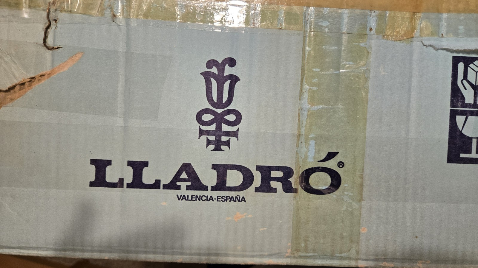 Lladró Woman with Water Jug Figurine w/ Box – Spain Porcelain – Retired