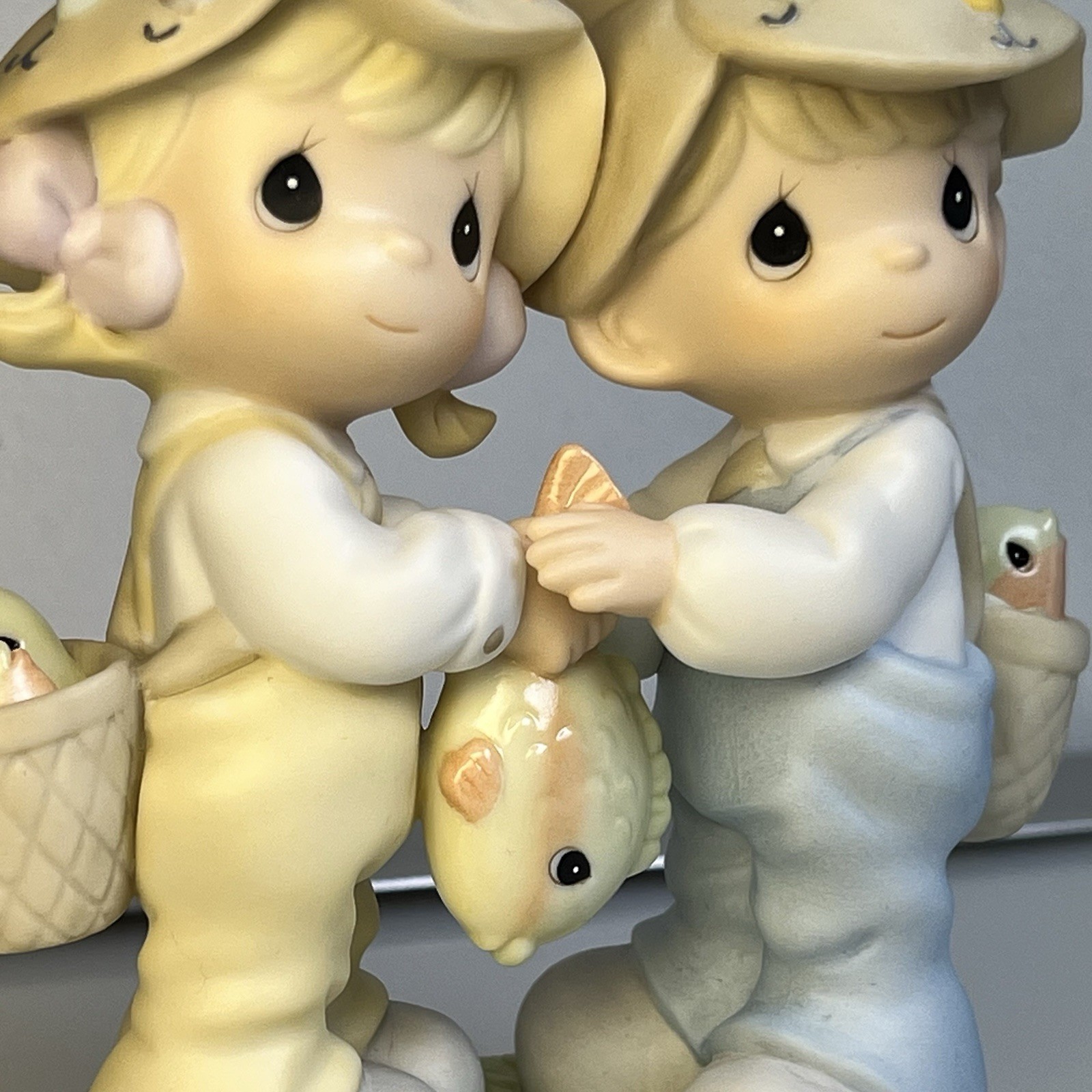Precious Moments “O-Fish-Aly Friends for a Lifetime” porcelain figurine Mint Box