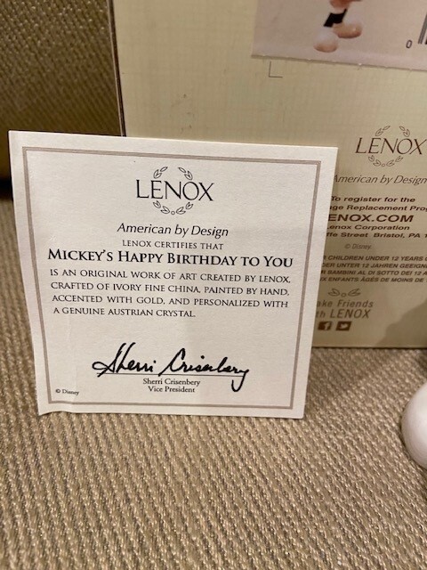 LENOX DISNEY SHOWCASE MICKEY’S HAPPY BIRTHDAY TO YOU JANUARY 4.9″ W/COA in Box