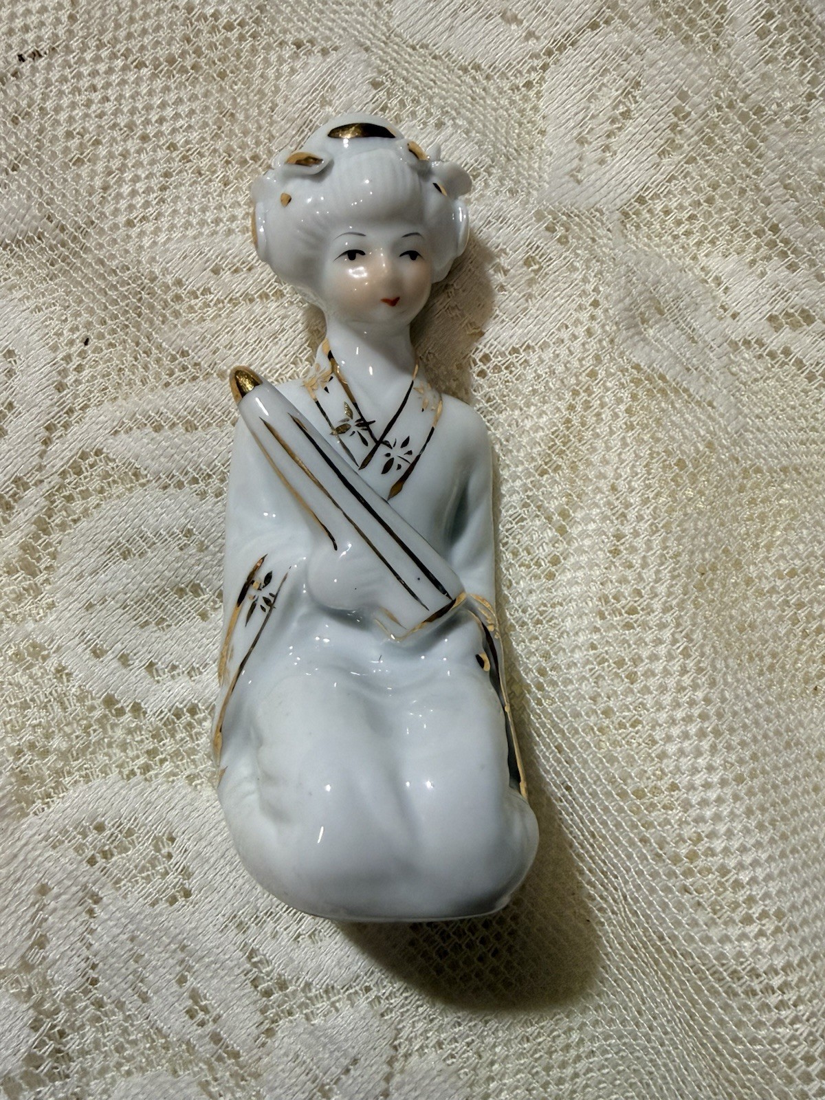 Porcelain Asian Woman White Gold Hand Painted Glossy Figurine Oriental 5.5 in