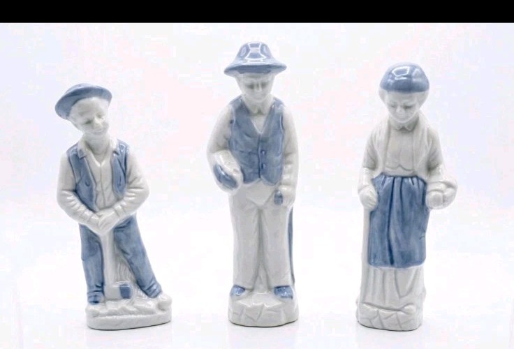 3-piece Statue Porcelain Family Figurines Set 3 Father Mother Son 10″ Vilagers