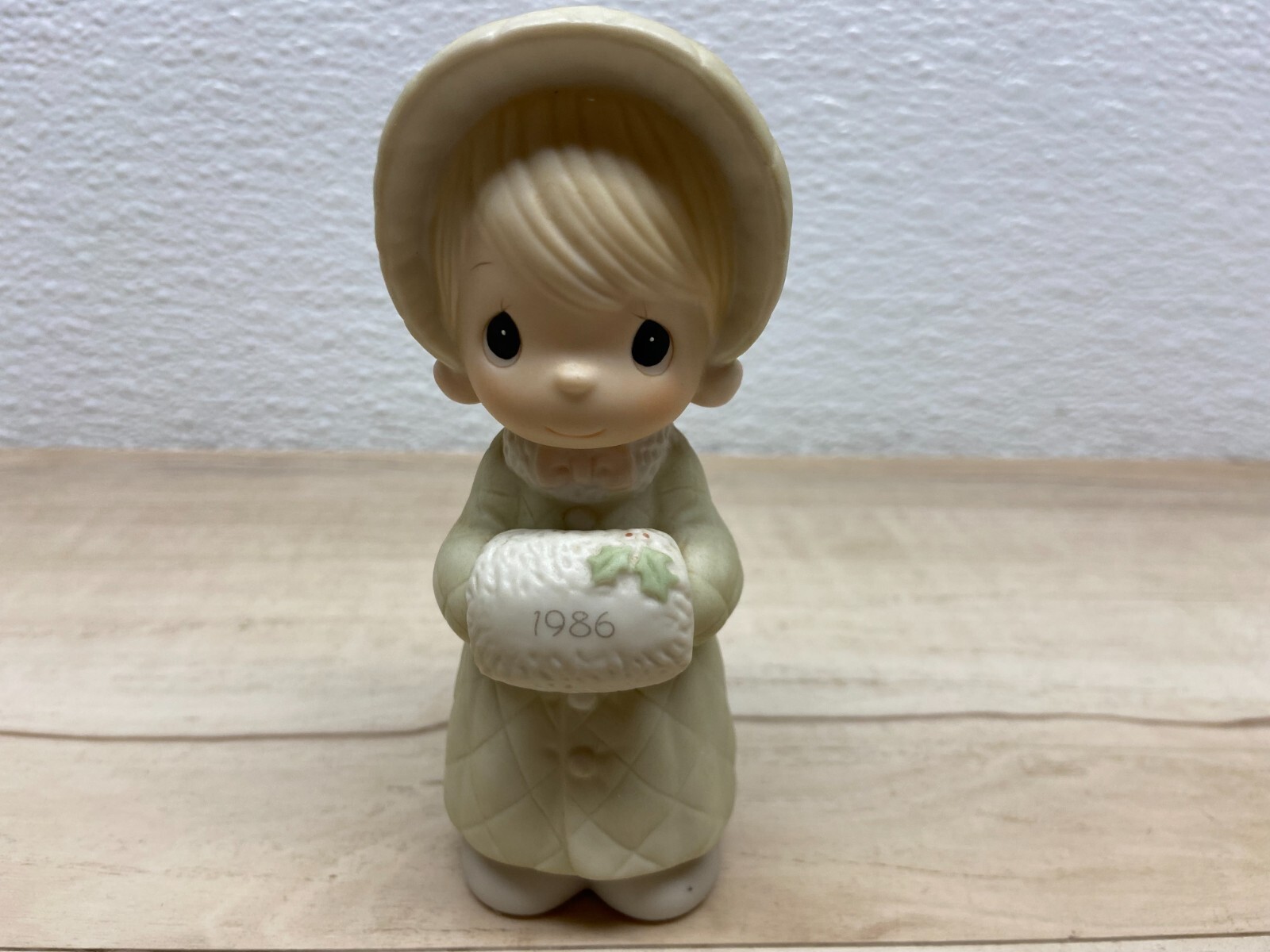 Vtg 1986 Enesco Presious Moments Wishing You A Cozy Christmas Figurine