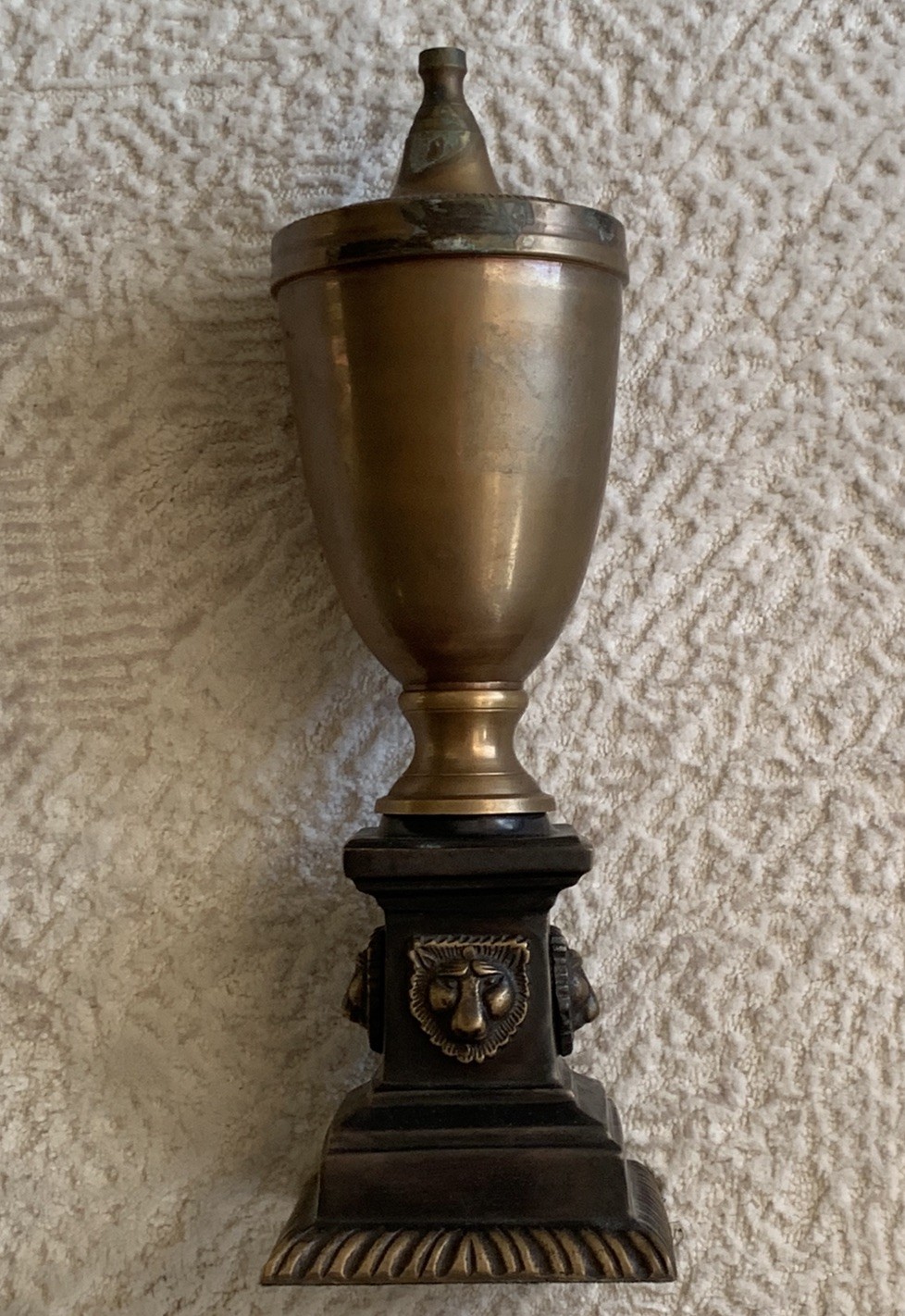 1980’s Vintage Bronze Metal 13.75” Tall Decor Mantel Neoclassical Lion Urn READ