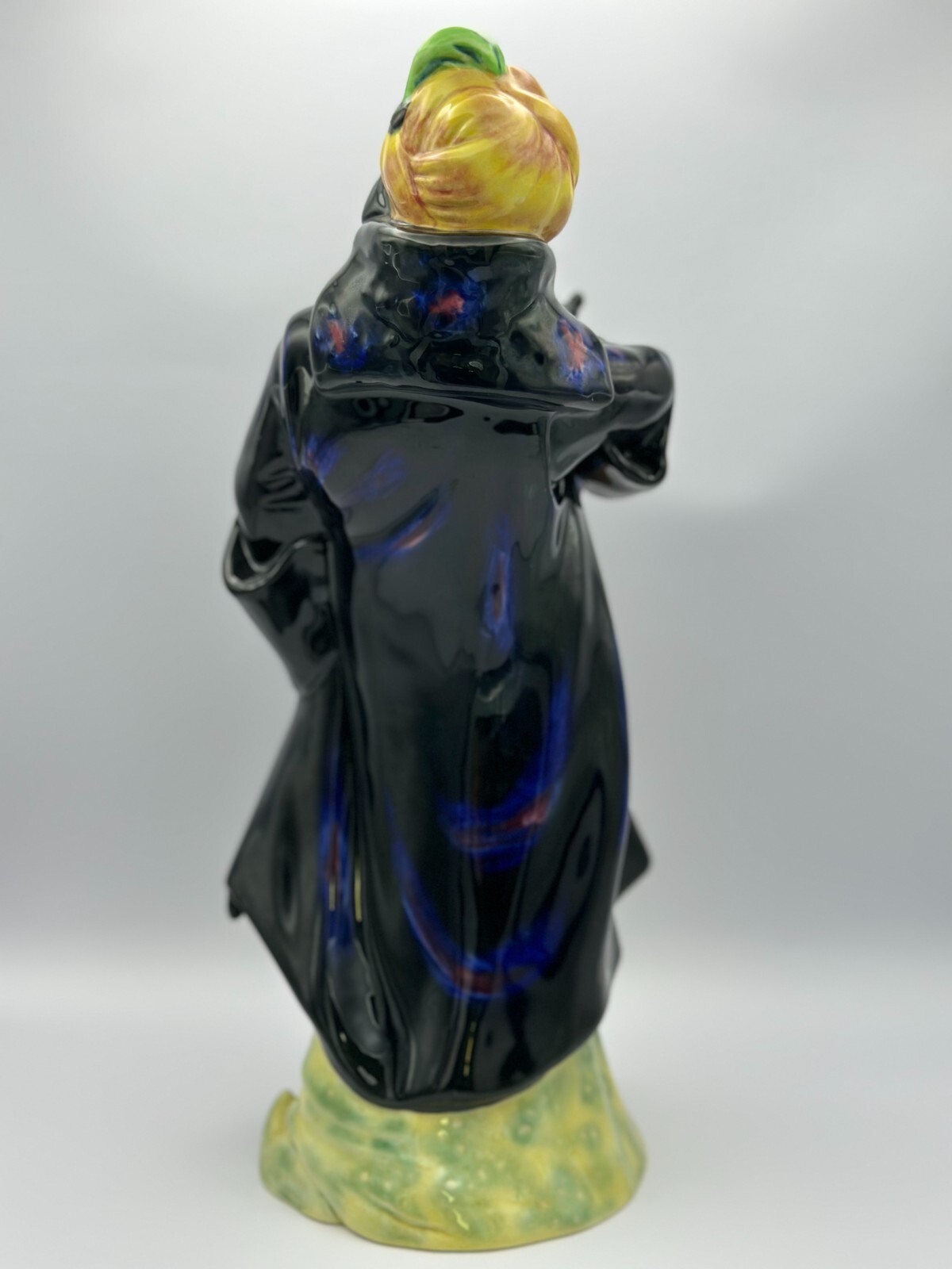 Royal Doulton Figurine Blue Beard HN 2105, L. Harradine design, Copr. 1952