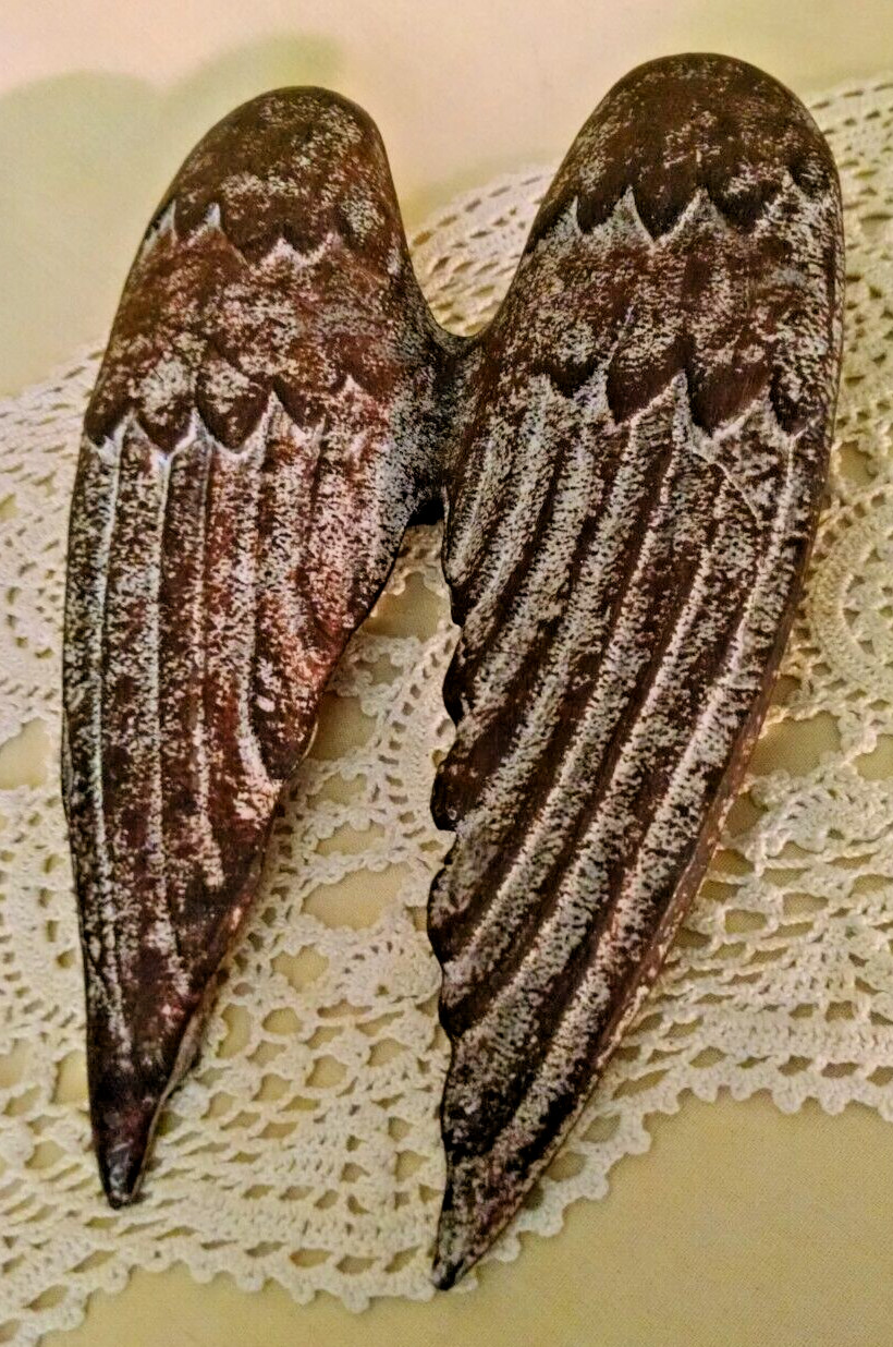 ANGEL WINGS WALL DECOR CAST IRON METAL DISTRESSED RETRO HANGING DECORATION.