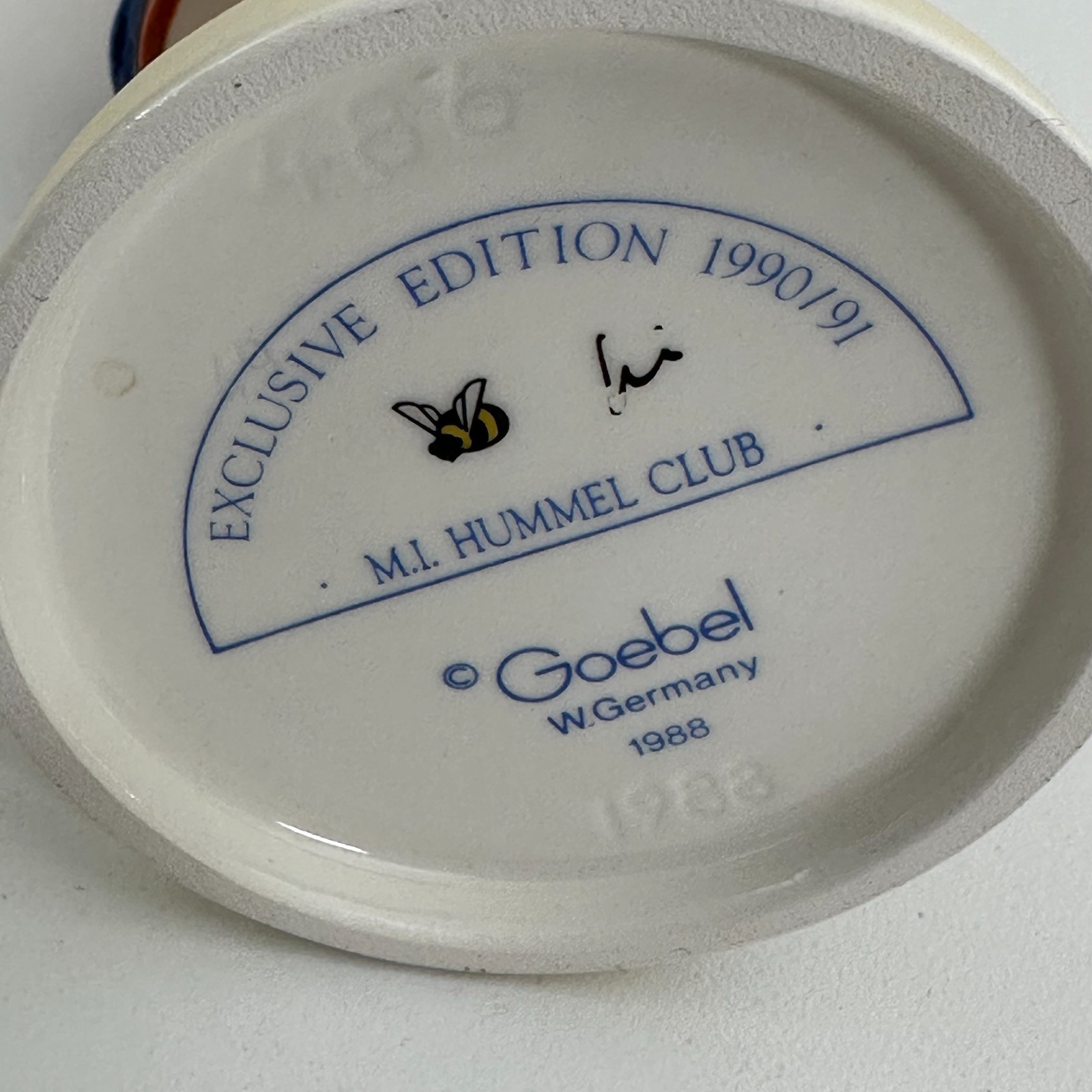 Hummel #241 I Wonder Figurine TMK6 Goebel W Germany 5 1/4″ Box
