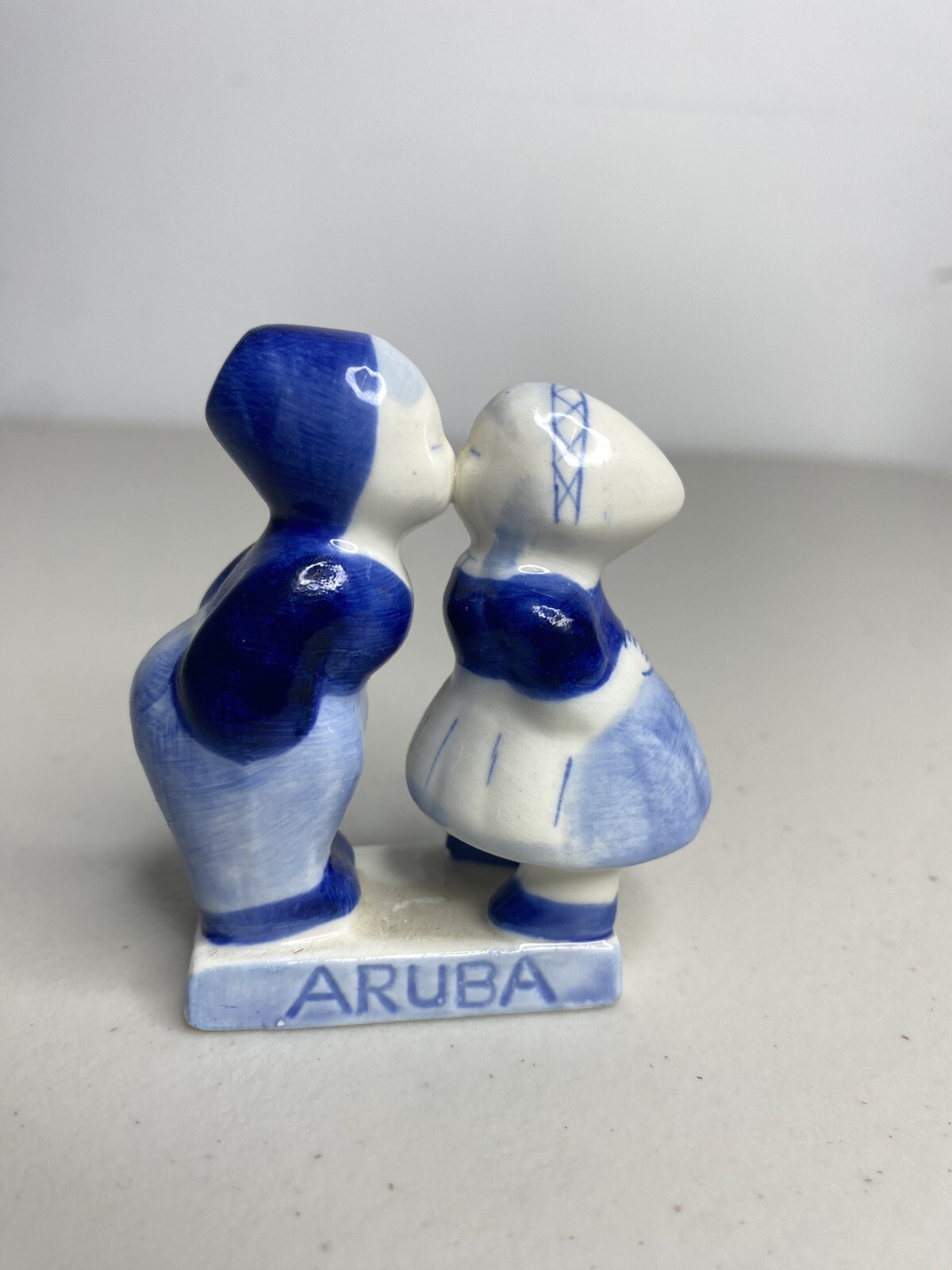 Vintage ” Aruba “ ” Blue & White Kissing Figurine ” BEAUTIFUL COLLECTIBLE ITEM “