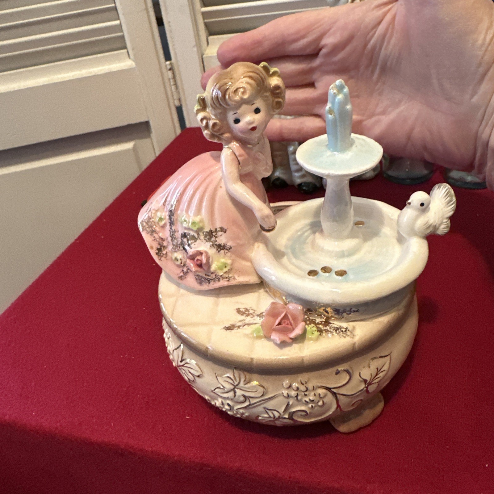 Vtg Josef Originals Three Coins in a Fountain Music Box Figurine *Chipped Flower
