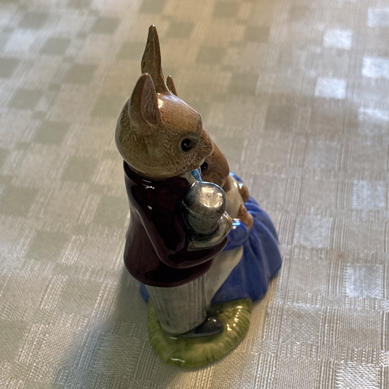 Vintage Royal Doulton Bunnykins Family Photograph Figurine DB1 Ships Free!