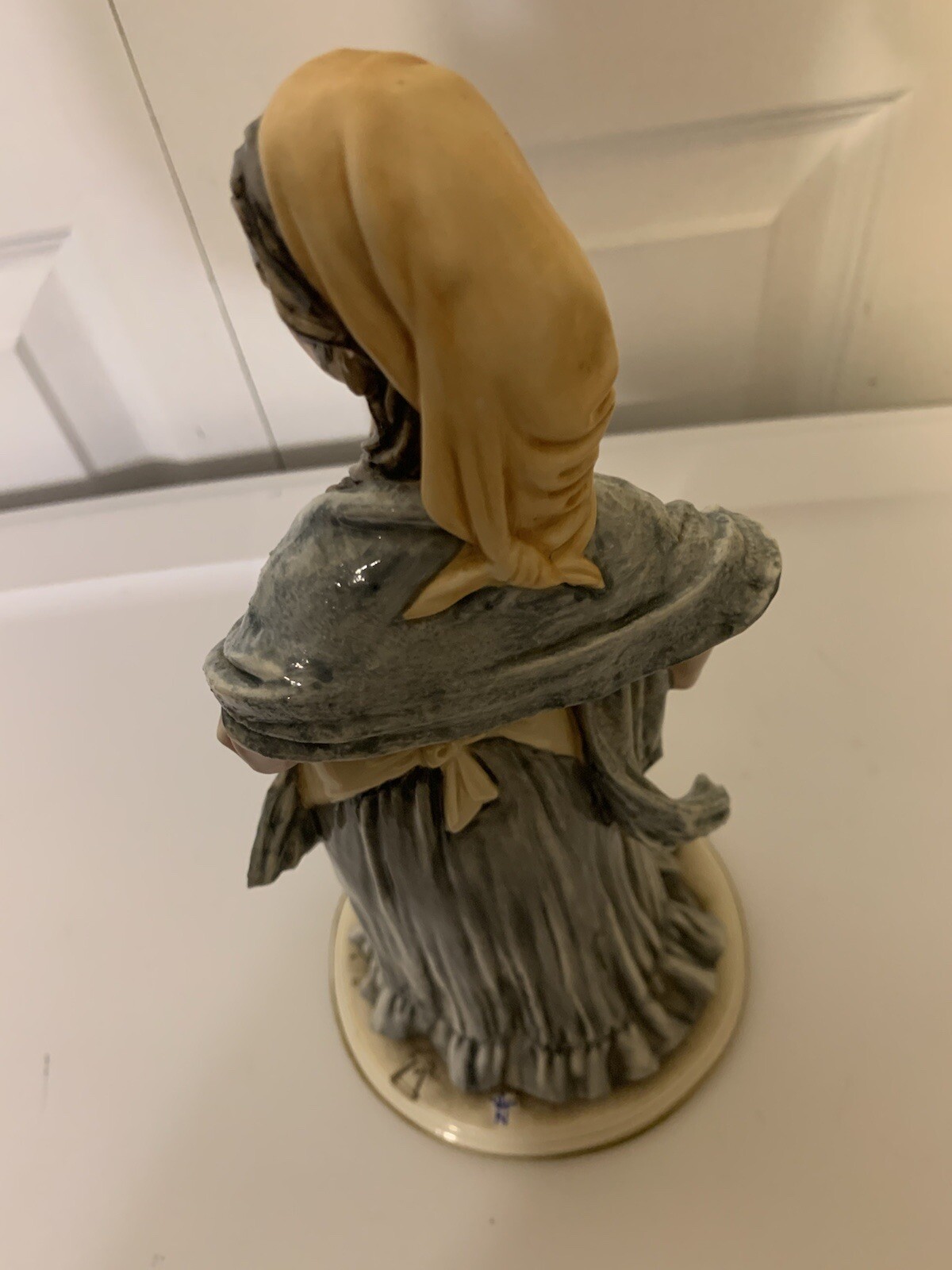 VINTAGE B. MERLI FIGURINE LADY WITH Bag Purse Shawl Head scarf 11″ H Capodimonte