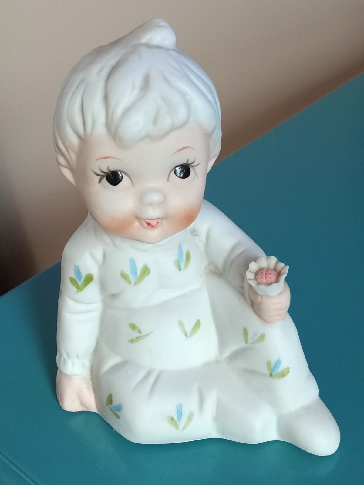 Vtg MCM UCGC Baby of the Month Bisque Kewpie Figurine in Pajamas w/ Flower Napco