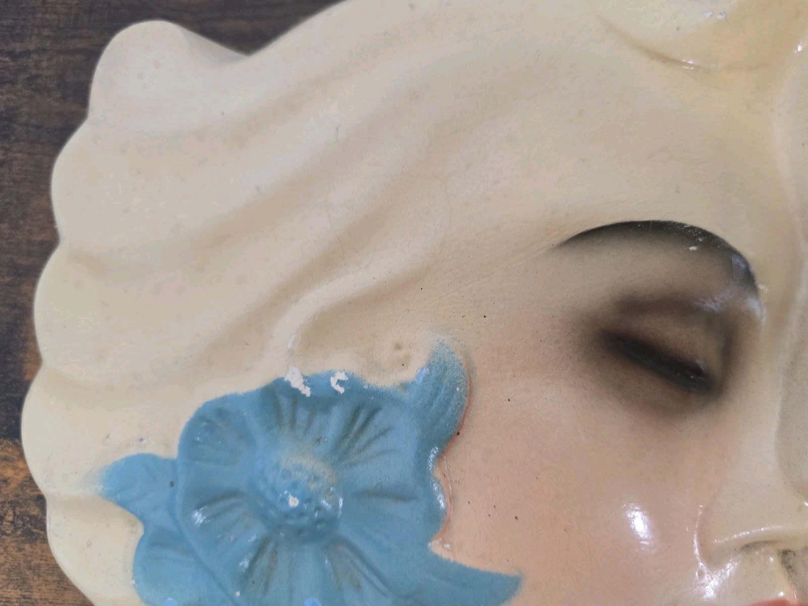 Vintage Chalk ware Couple Faces Kissing Art Deco