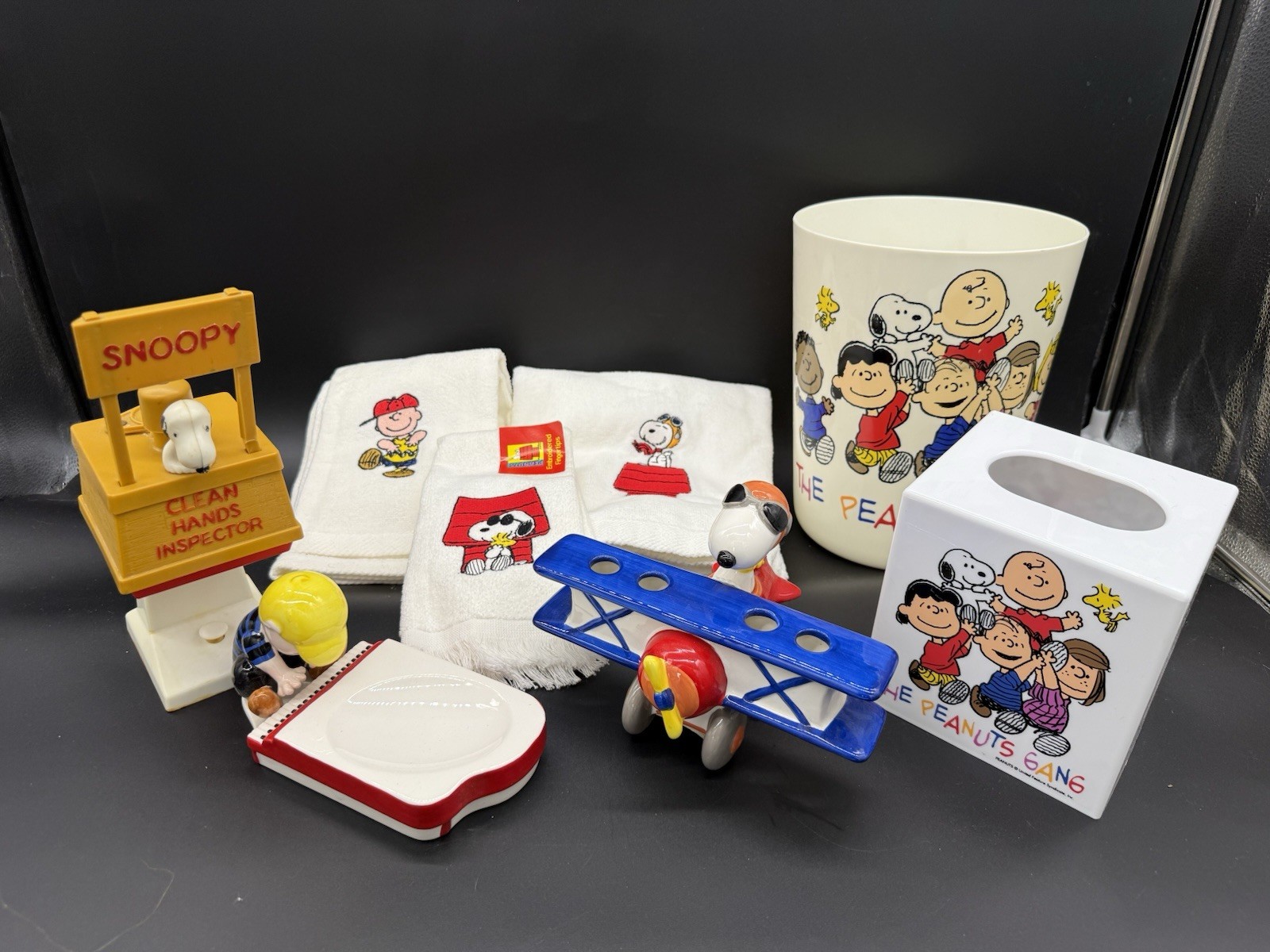 Peanuts Bathroom Collectible Set Snoopy Charlie Brown Linus Peanuts gang