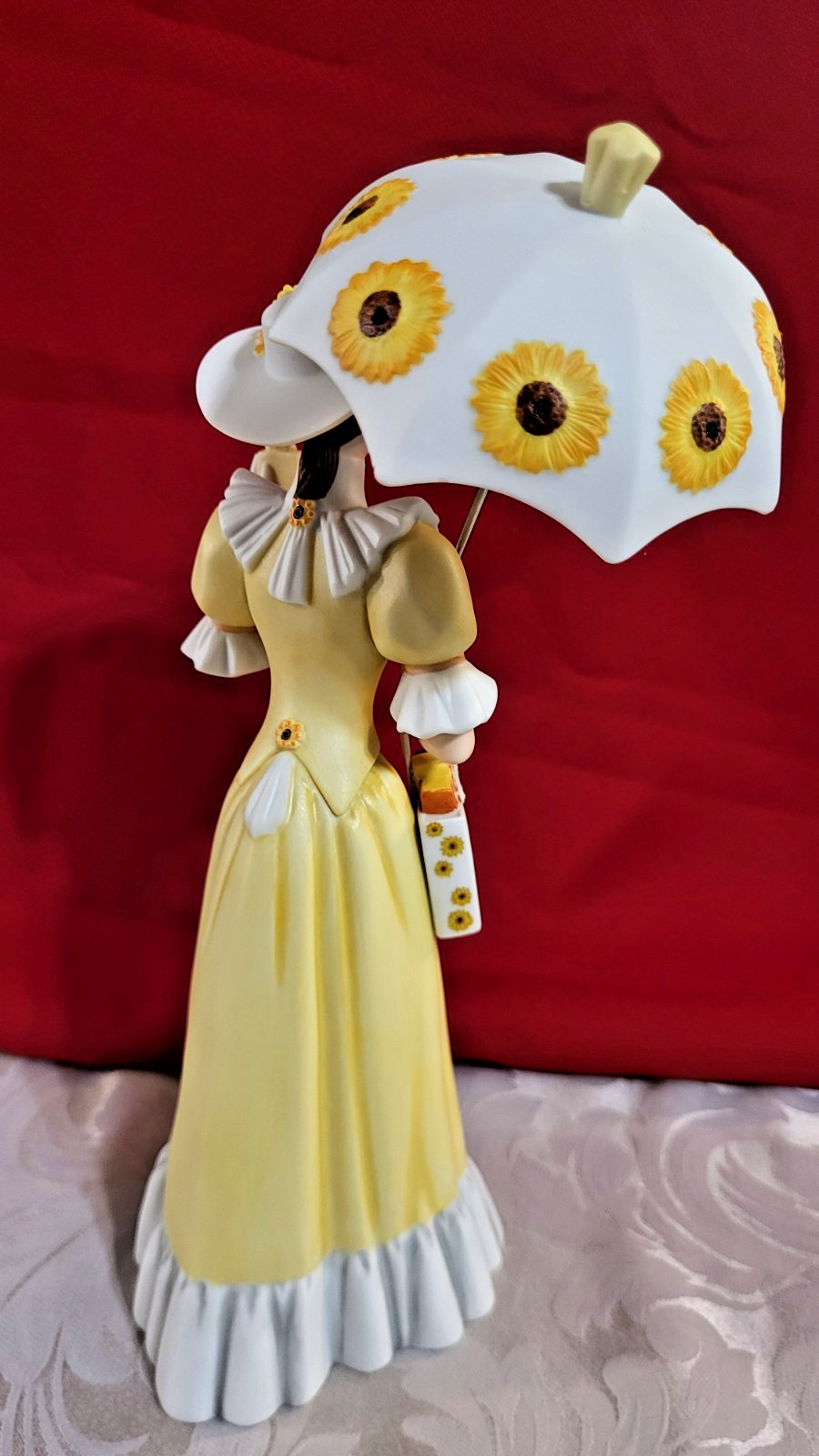 AVON 2012 MRS. ALBEE PRESIDENT’S CLUB AWARD Porcelain Sunflower Lady w/ Umbrella