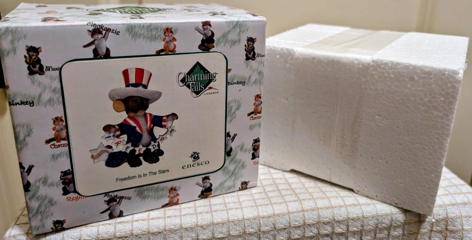 NIB – Charming Tails ” Freedom Is In The Stars” – Enesco – Rare – Patriotic