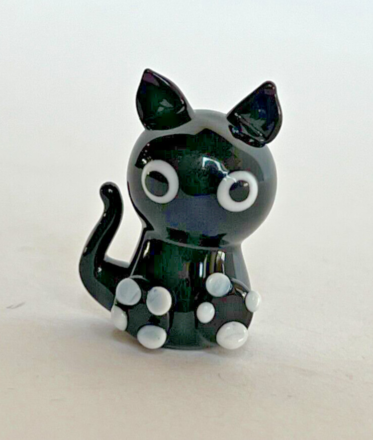 Mini Miniature Glass Black CAT w/White Paws Halloween 1″ Tall x 3/4″ Wide