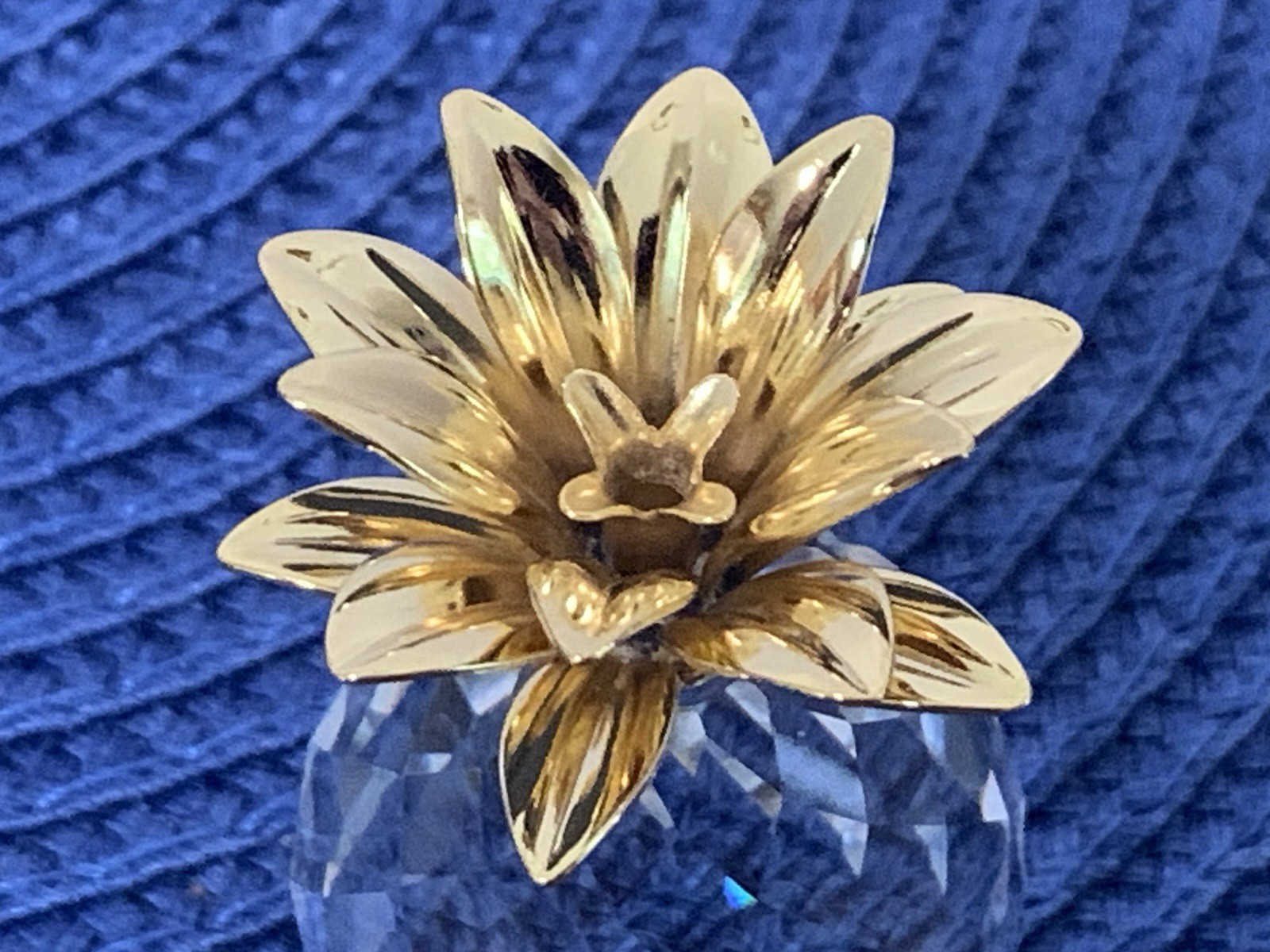 Vtg Swarovski Crystal Pineapple Figurine 2.5″ Block SC Mark Gold Plated Leaves