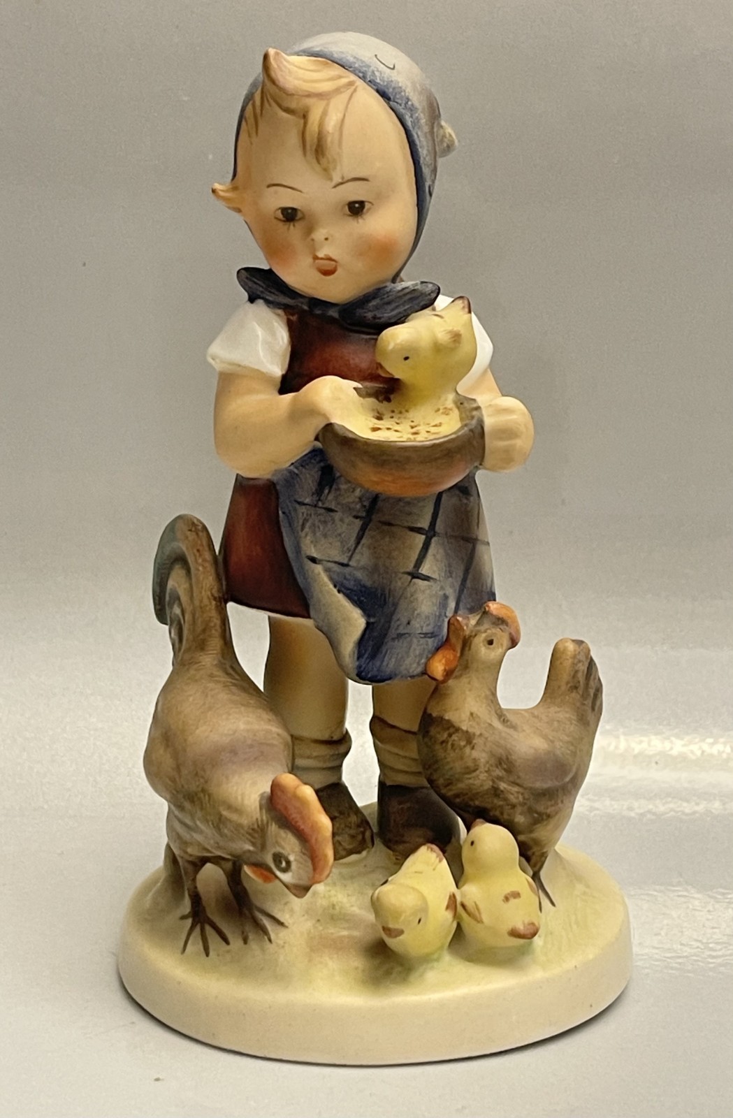 Hummel #199 Feeding Time TMK-2 Full Bee 1950’s 5-5/8″ Girl Feeding Chickens