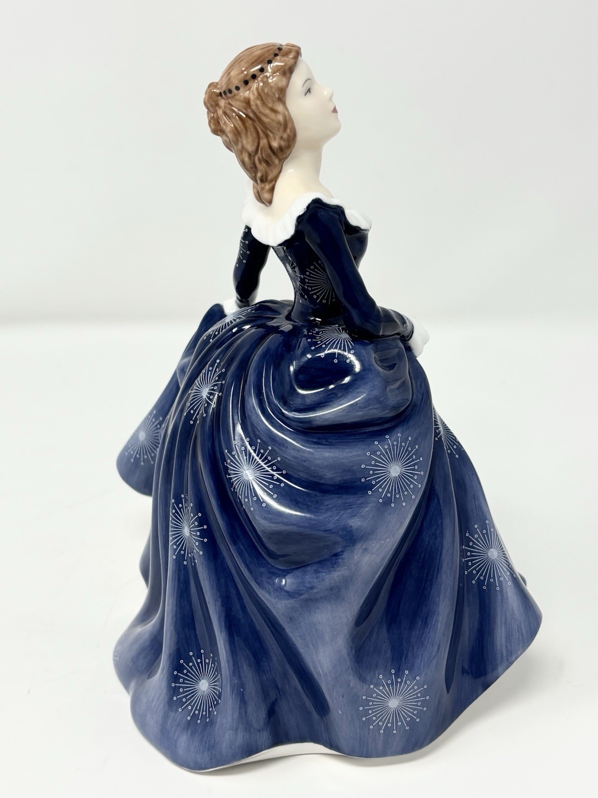 Royal Doulton Pretty Ladies Fragrance Figurine HN 4931 Blue Dress 2006 7” Lady