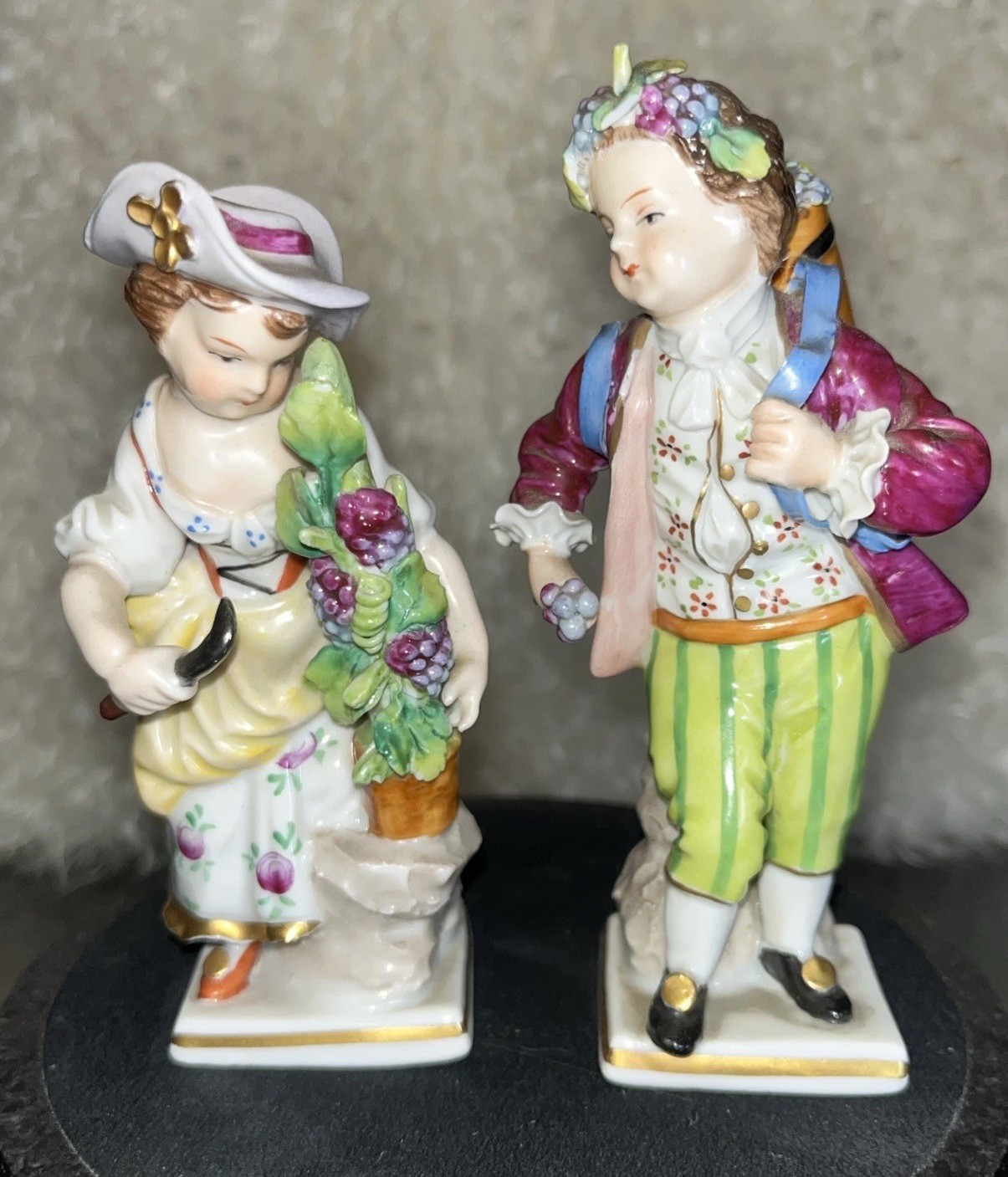 Beautiful Antique Sitzendorf Germany Man & Woman Harvesting Grapes Wine Season