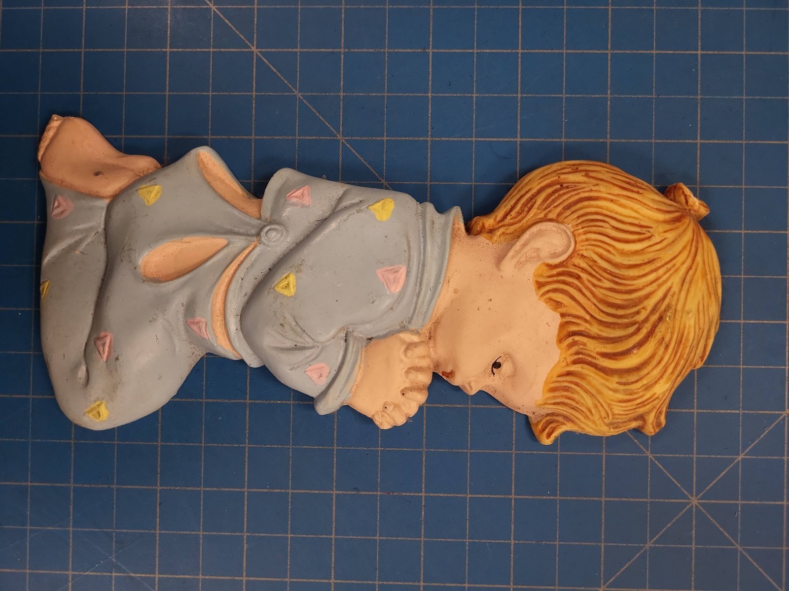 Vintage Chalkware Sleeping Boy Girl Wall Plaques Nursery Decor Pastel Set Taiwan