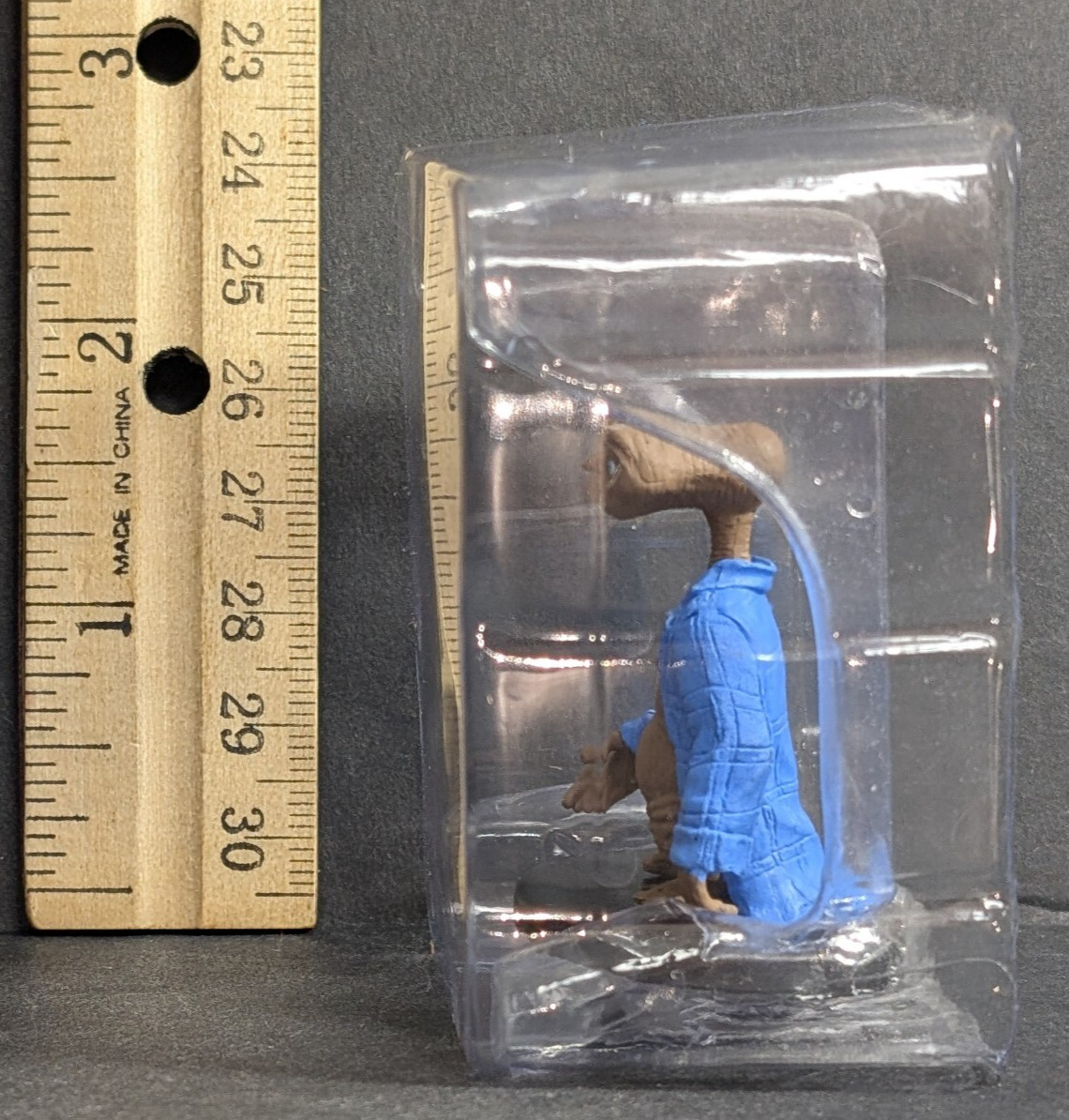 E.T. In A Blue Robe 1.75″ Figurine 2012 Universal WizKids NECA *IN BOX*