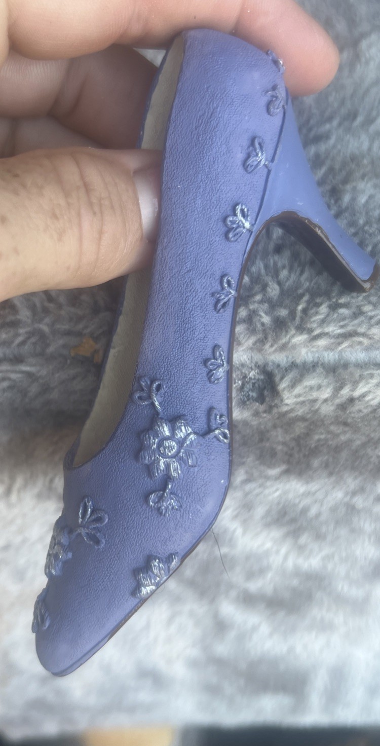 1999 Kingsbridge My Treasure Victorian High Heel Resin Shoe Miniature Decoration